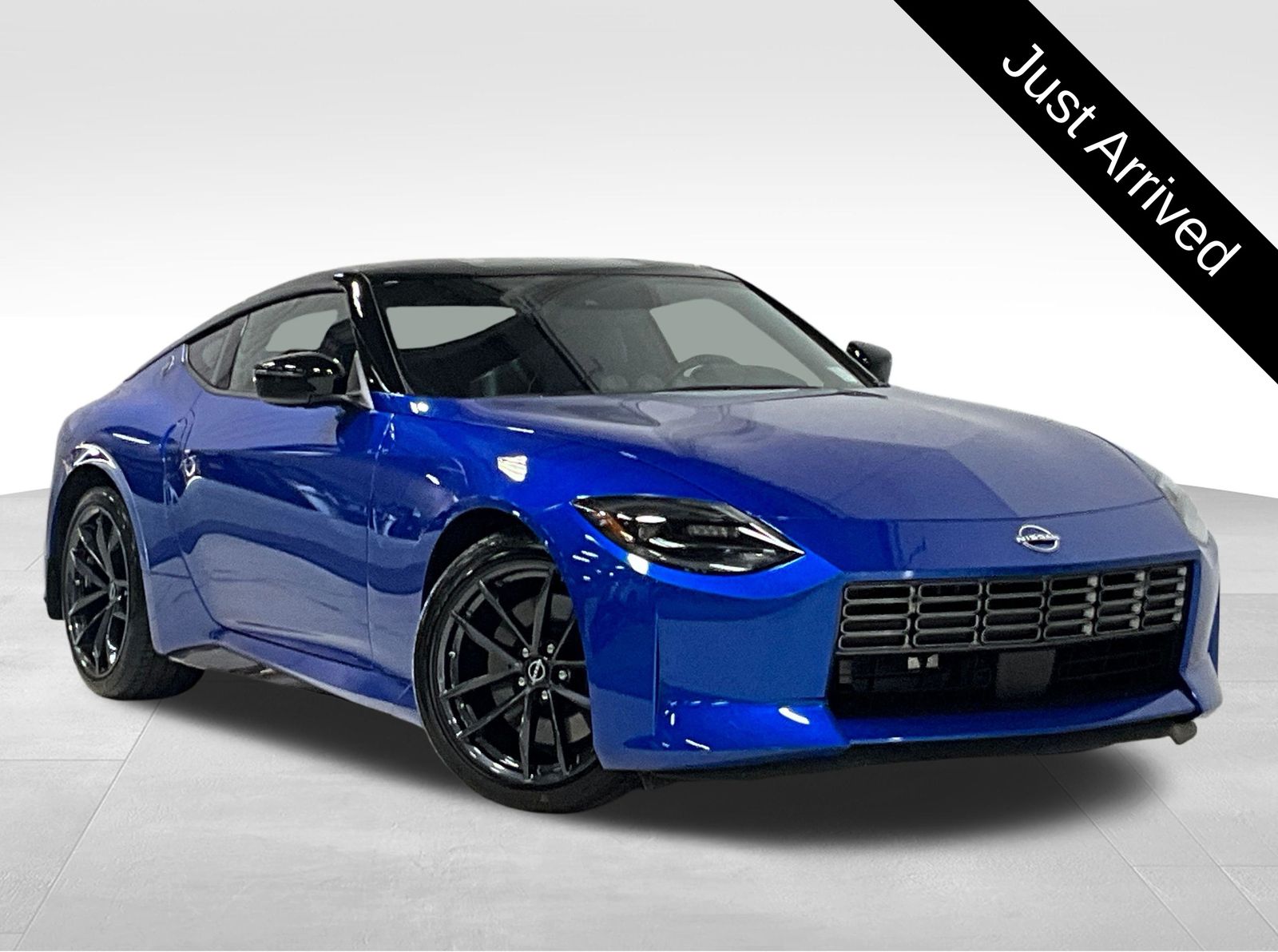Seiran Blue Metallic/Super Black 2024 Nissan Z Coupe Rear-Wheel Drive 6-Speed Manual