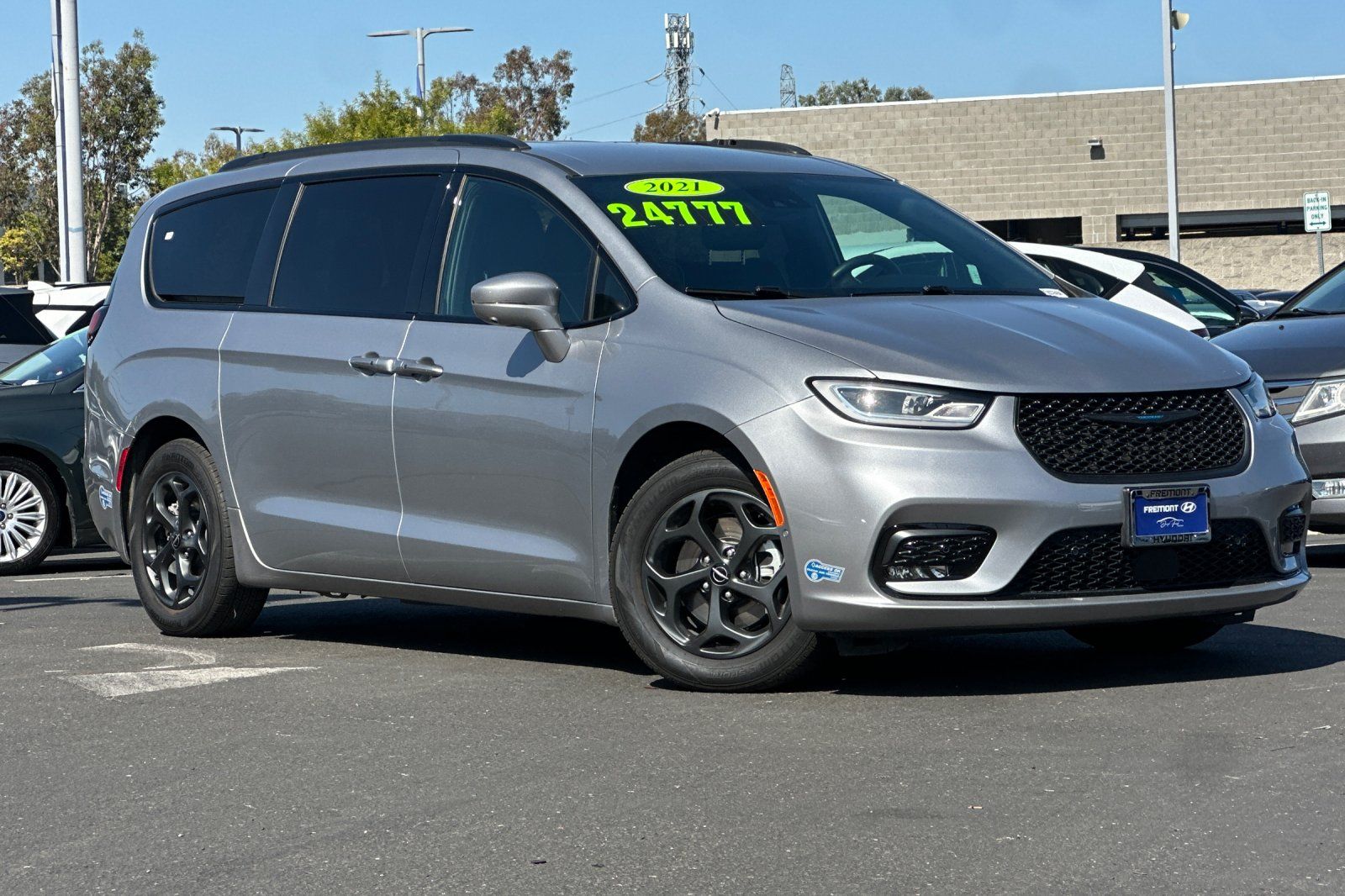 Billet Silver Metallic Clearcoat 2021 Chrysler Pacifica Hybrid Minivan Front-Wheel Drive Continuously Variable Transmission