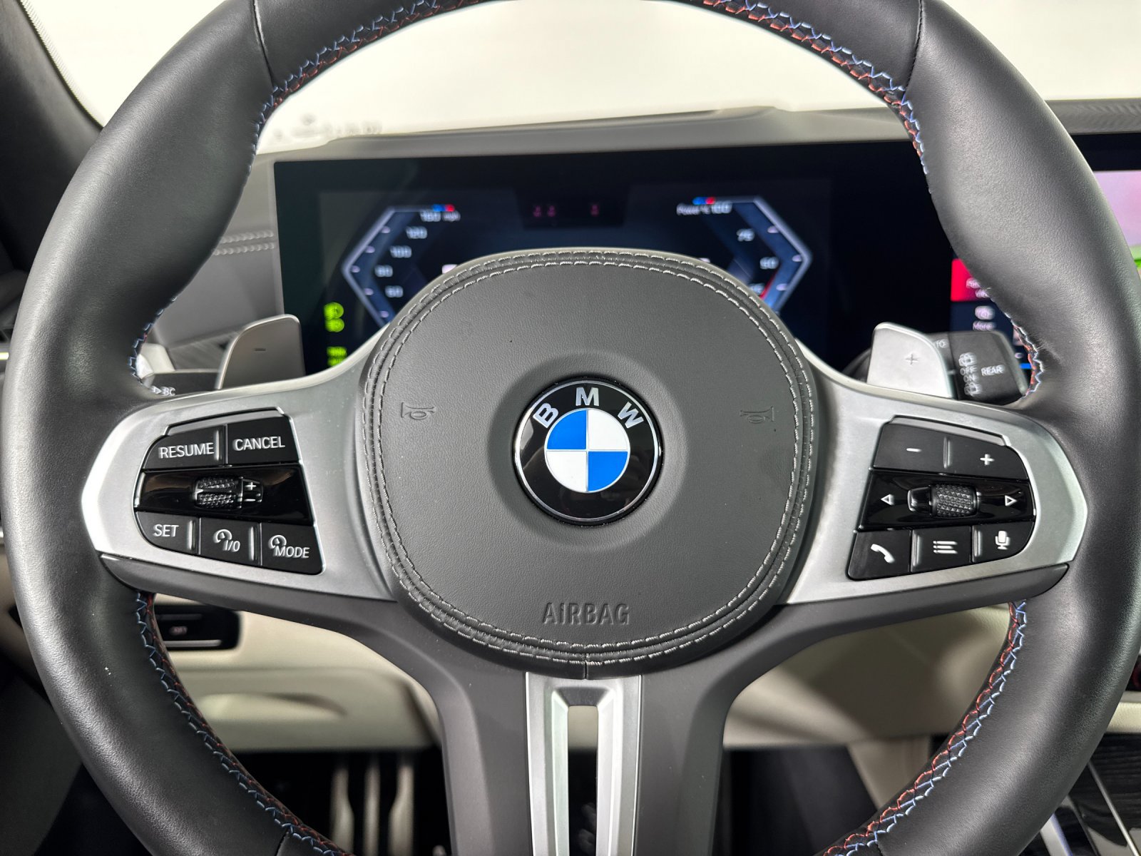 2026 BMW X7 M60i — full photo 25 of 30