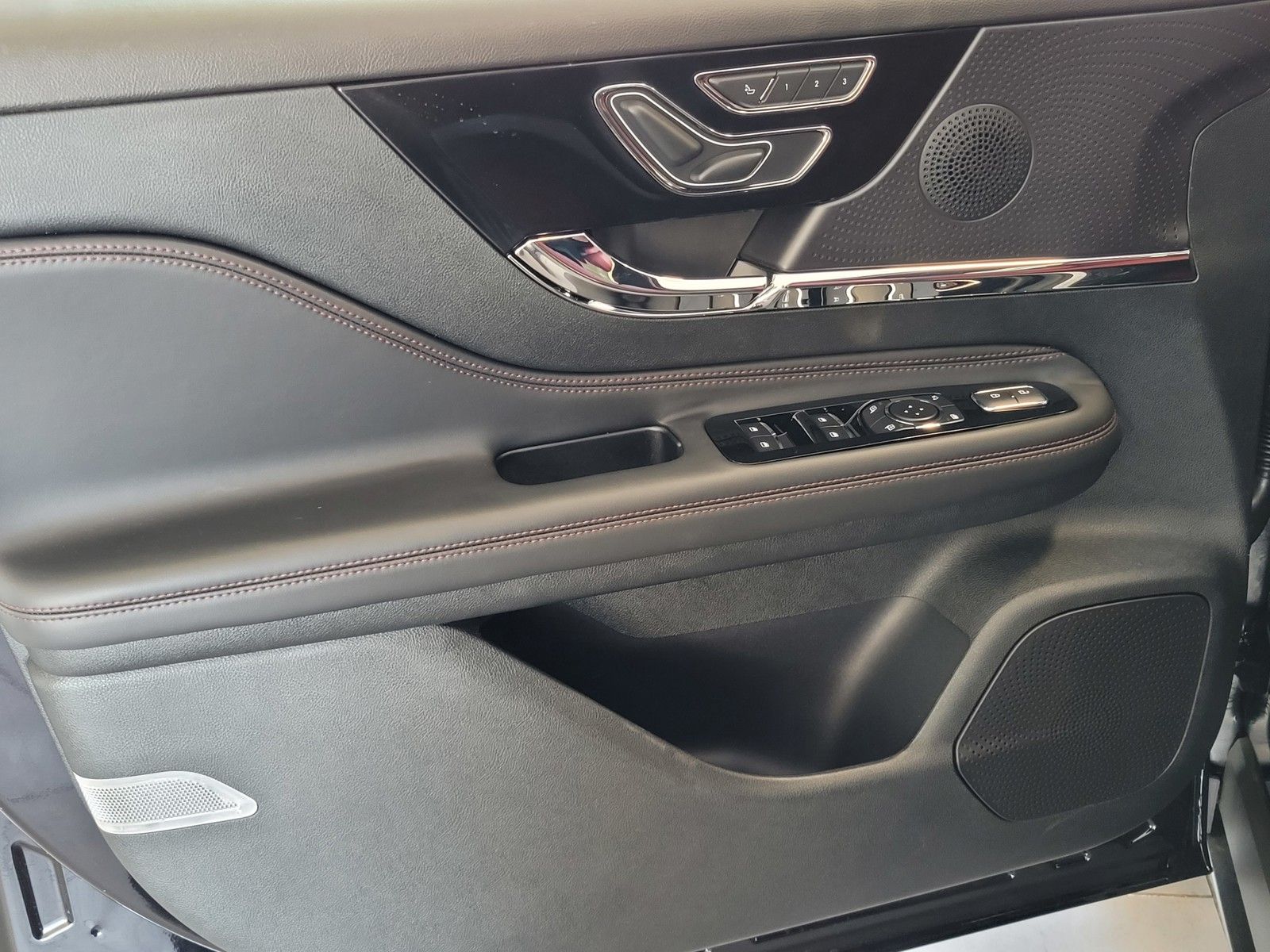 New 2025 Black Lincoln Reserve image 10