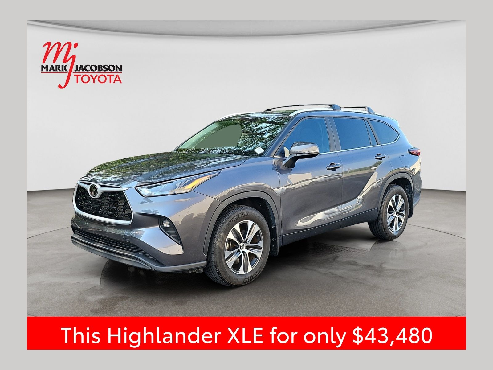 Magnetic Gray Metallic 2025 Toyota Highlander SUV / Crossover Front-Wheel Drive 8-Speed Automatic