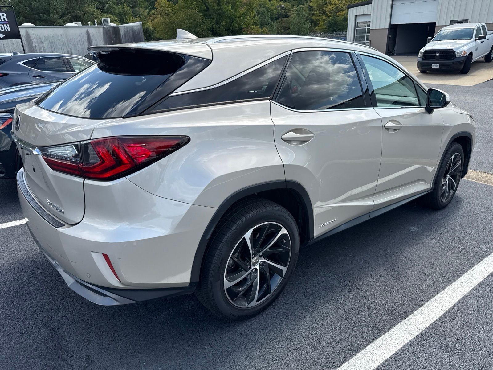 Used 2017 Beige Lexus 450h image 4