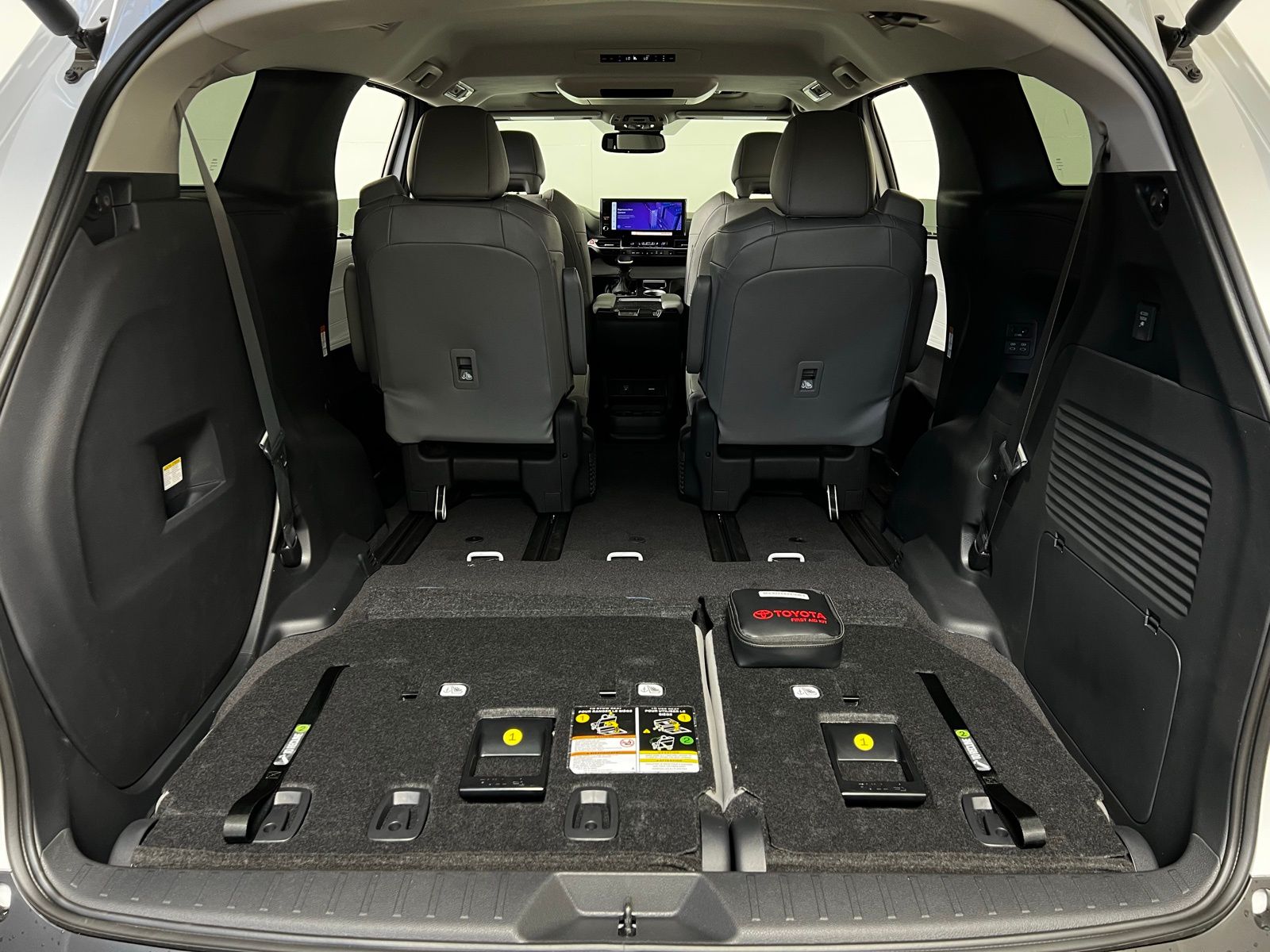 2025 Toyota Sienna XLE 11