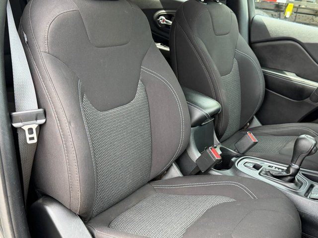 Used 2019 Diamond Black Jeep Latitude image 6