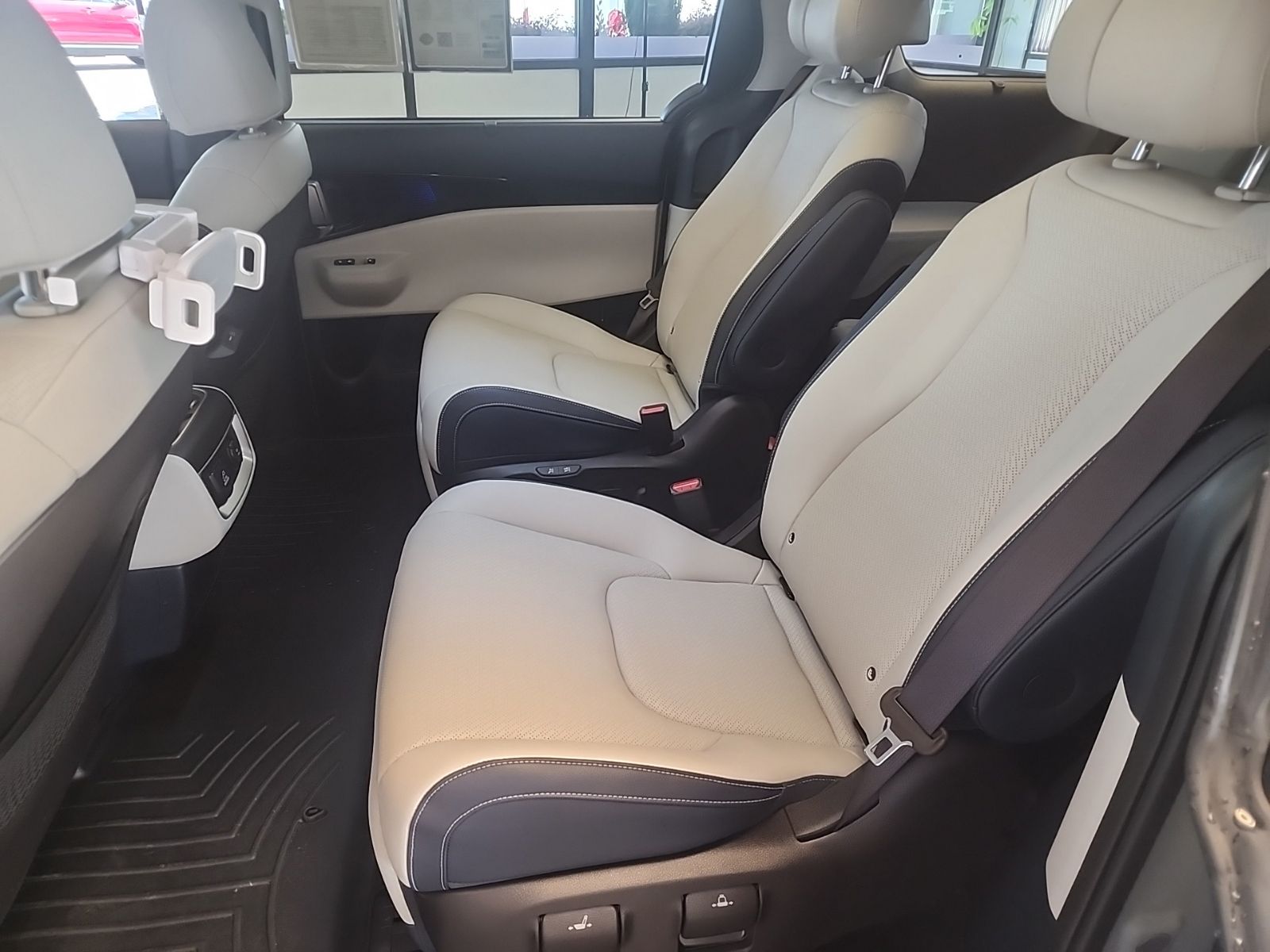 Used 2025 Ceramic Silver Kia SX Prestige image 7