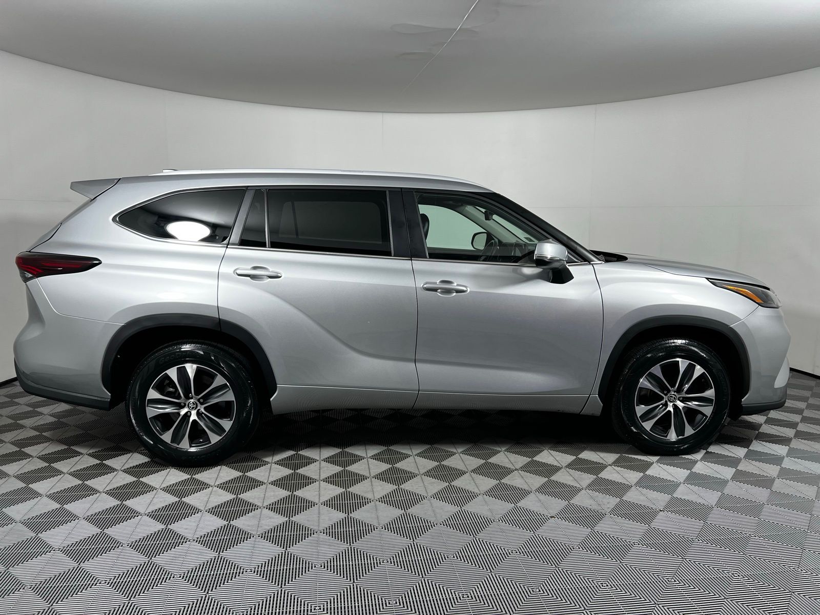 Thumbnail: 2024 Toyota Highlander - 4