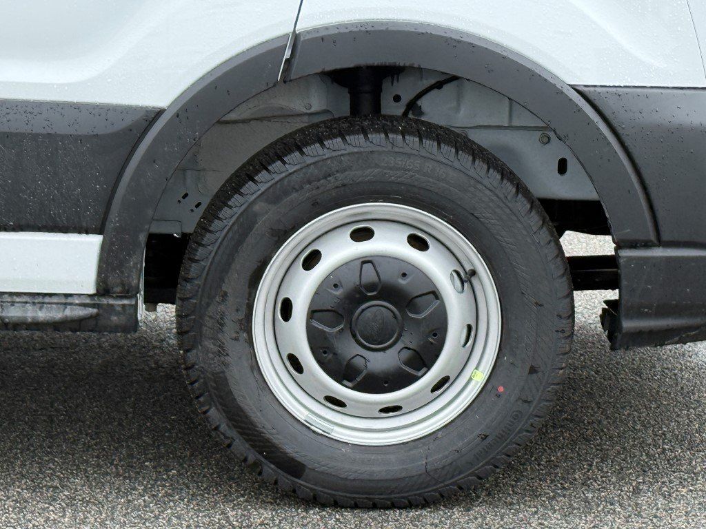 New 2026 Oxford White Ford Base image 5