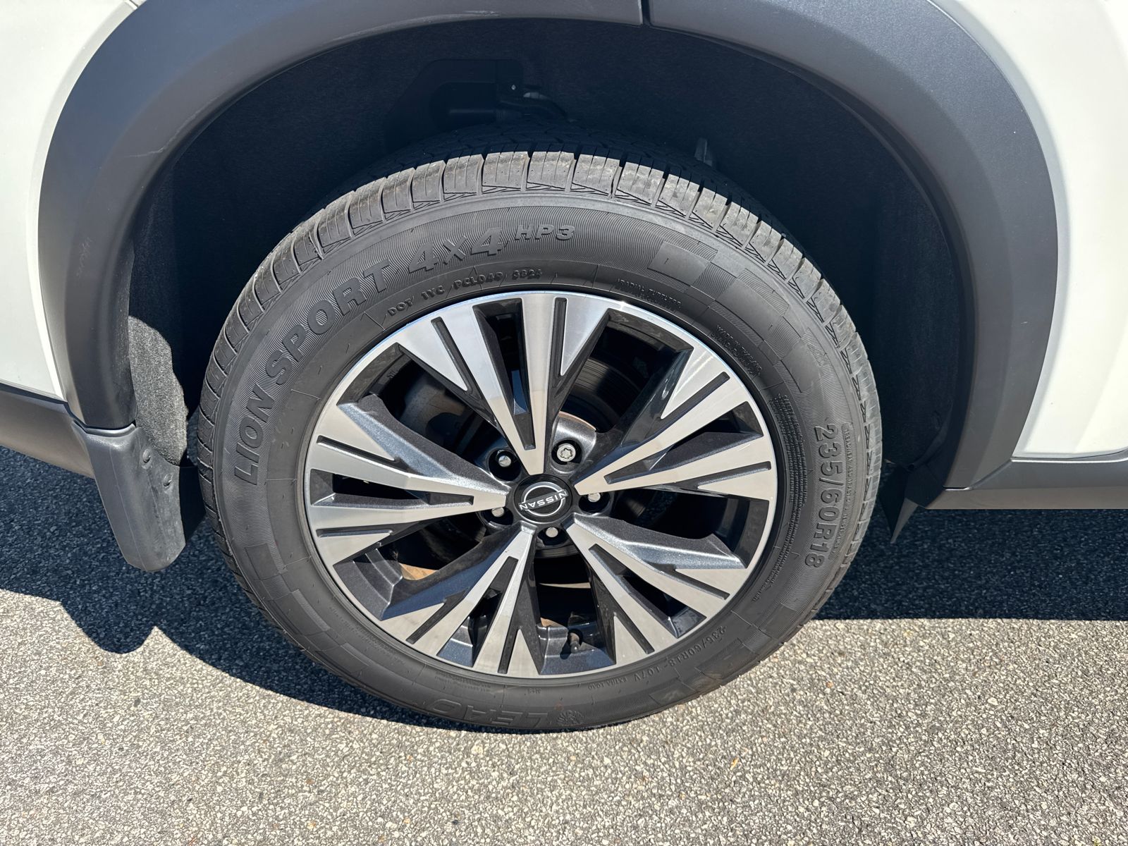 Used 2023 White Nissan SV image 17