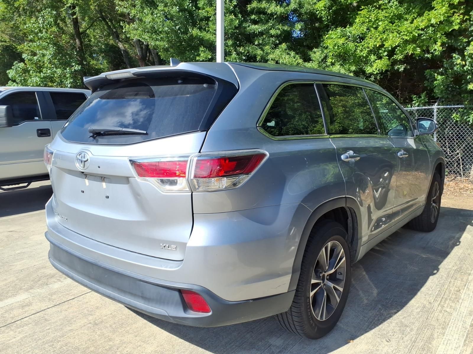 2016 Toyota Highlander XLE V6 Silver at Toyota of Victoria