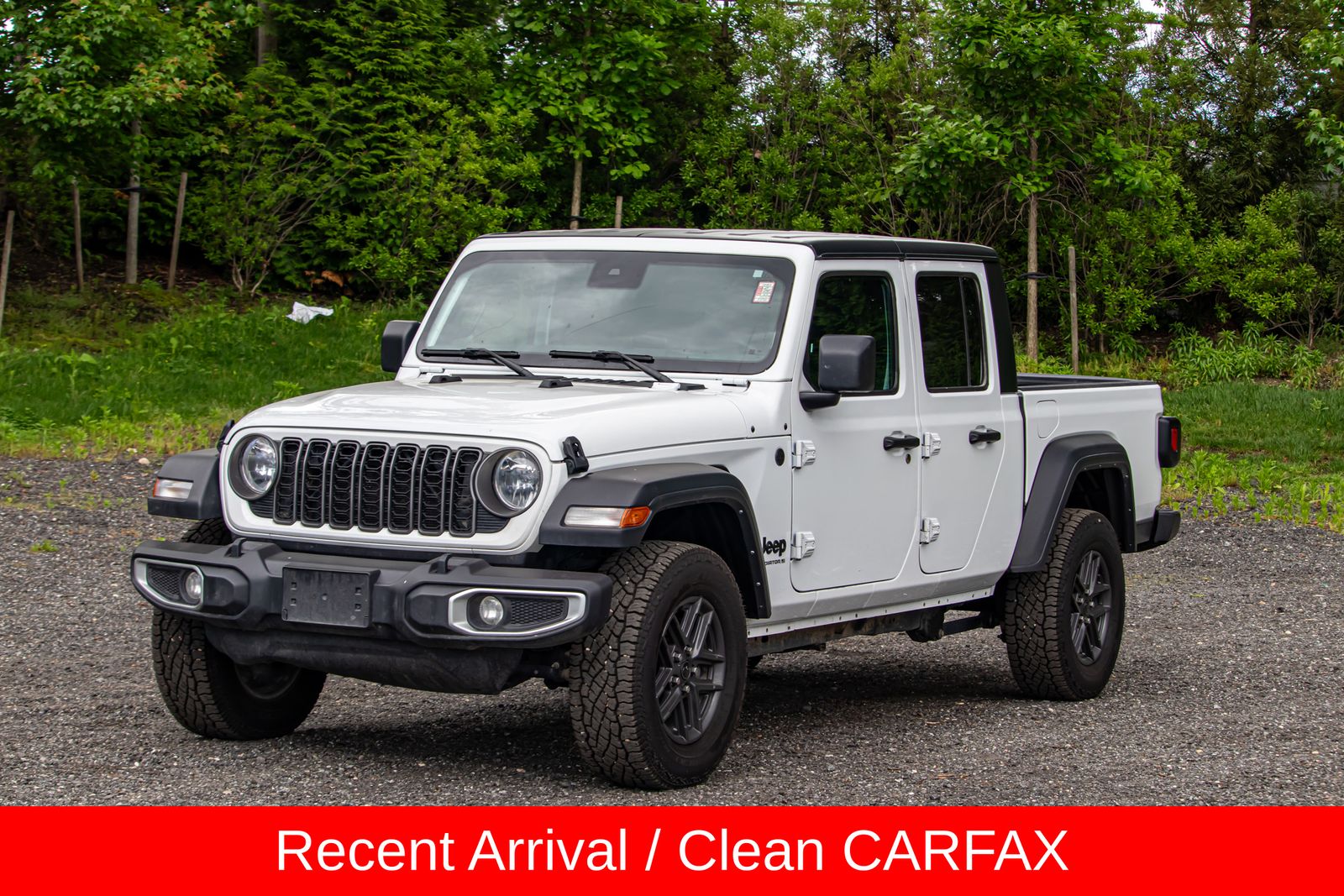 Bright White Clearcoat 2025 Jeep Gladiator Pickup Truck Four-Wheel Drive 8-Speed Automatic
