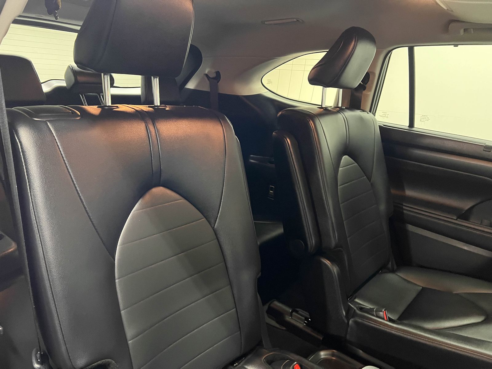 used 2025 Toyota Highlander car, priced at $43,388