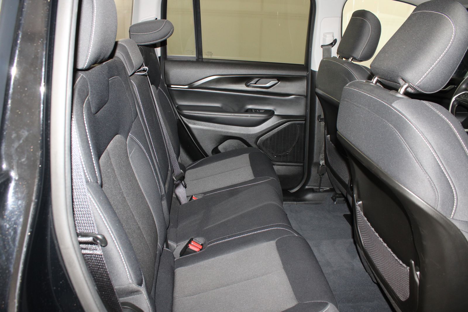 Used 2023 Black Jeep Laredo image 27