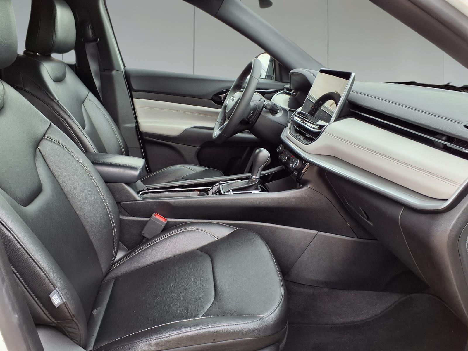 2025 Jeep Compass Limited White at Texan Dodge Chrysler Jeep Ram