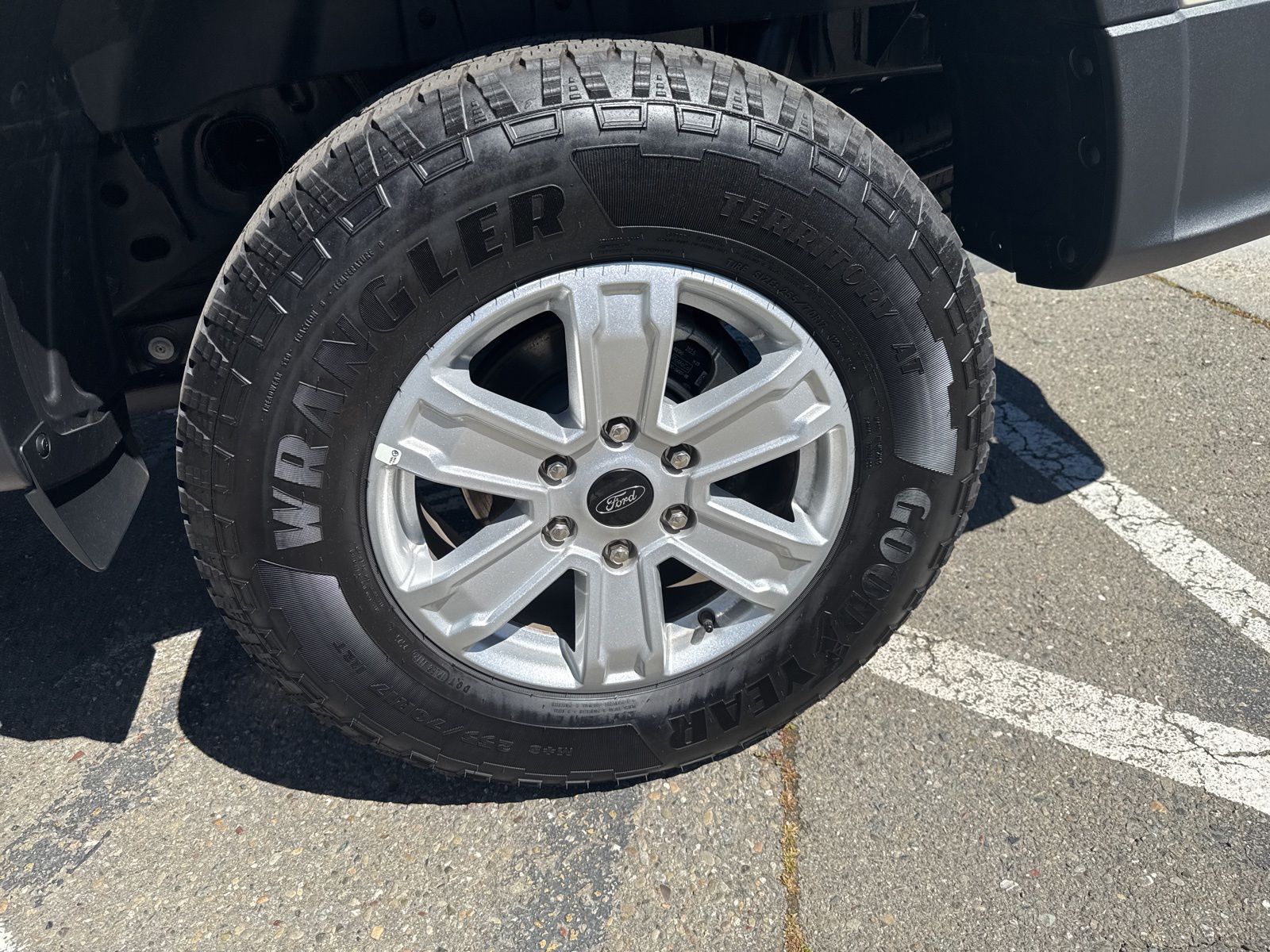 Used 2025 Beige Ford XL image 17