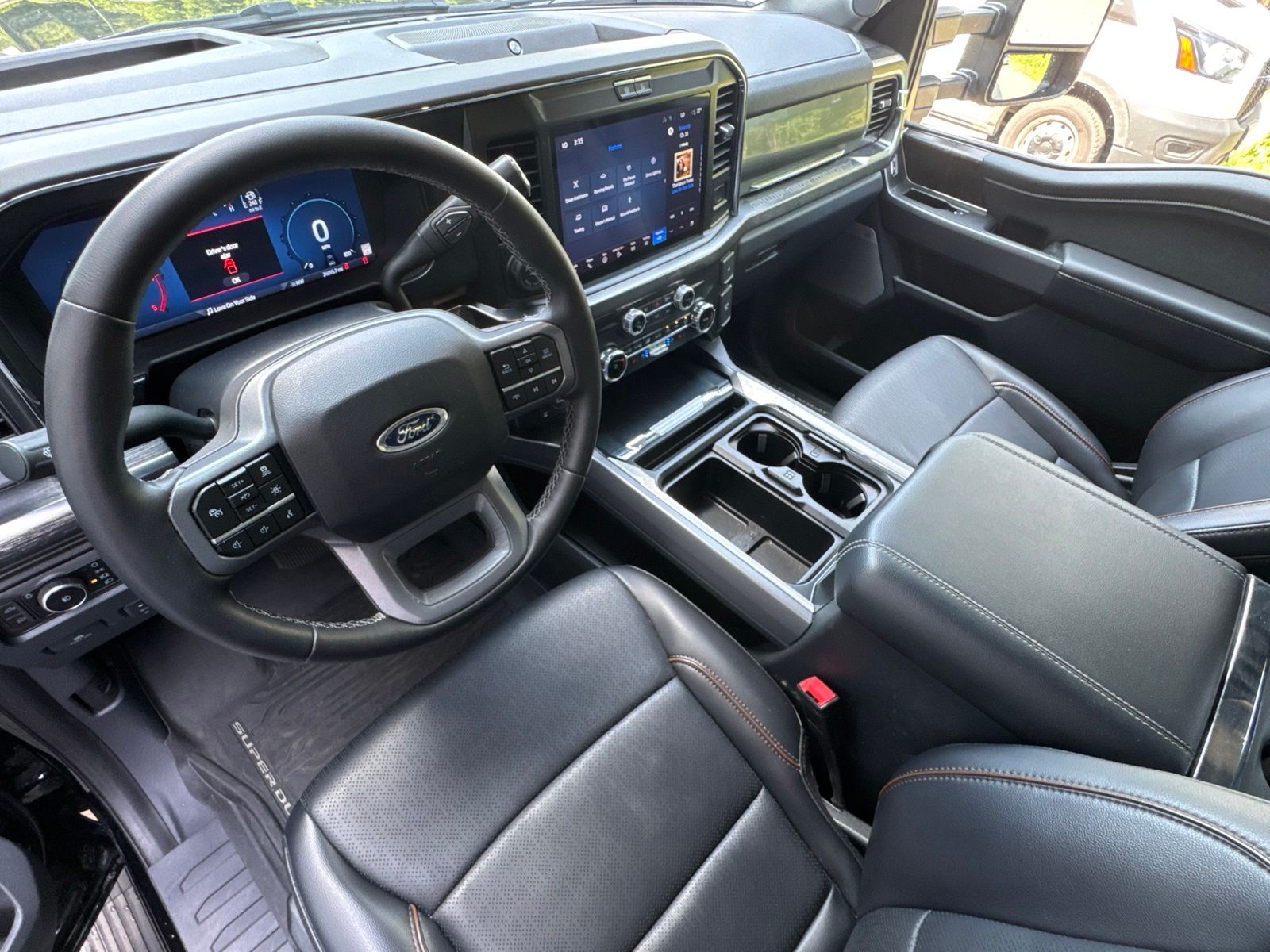 Certified Used 2025 Agate Black Metallic Ford Lariat image 9