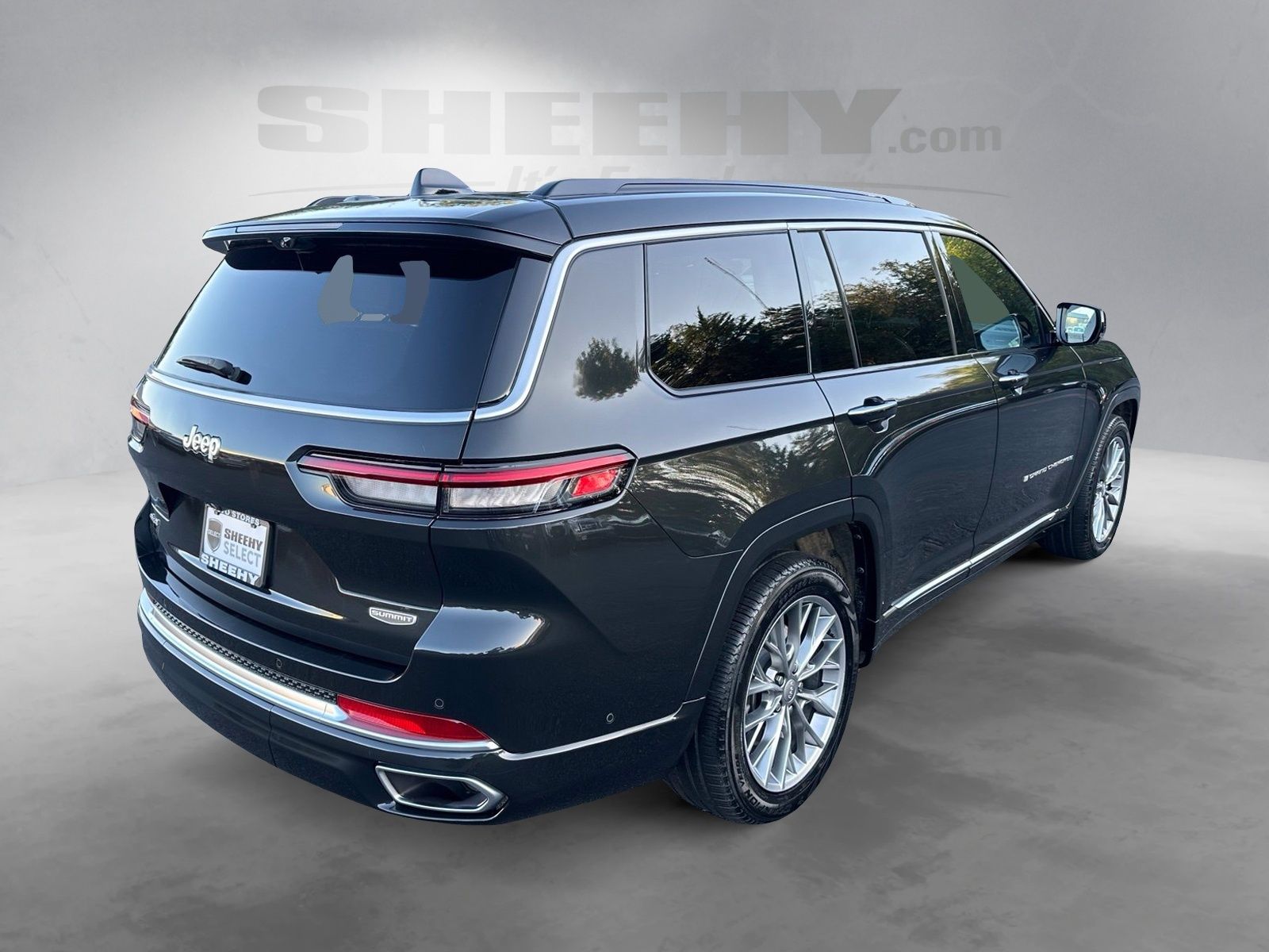 Used 2025  Jeep Summit image 12