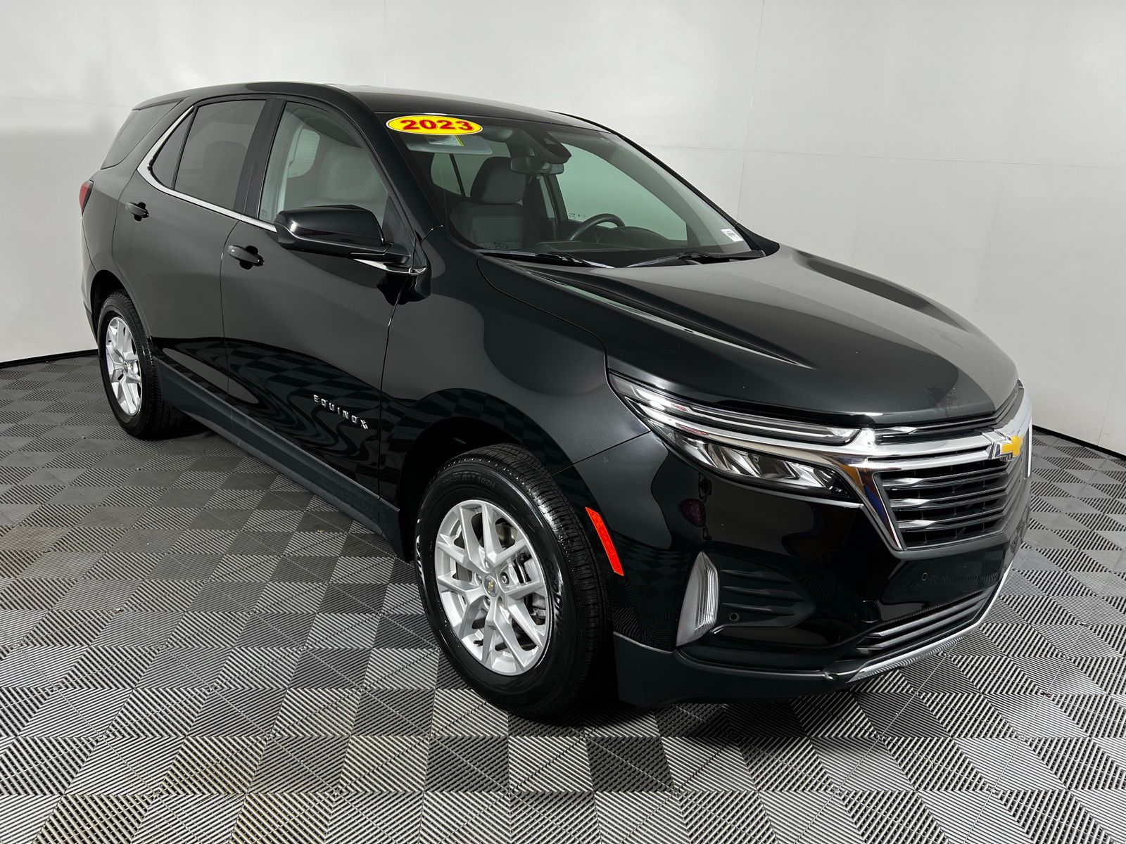 Thumbnail: 2023 Chevrolet Equinox - 3