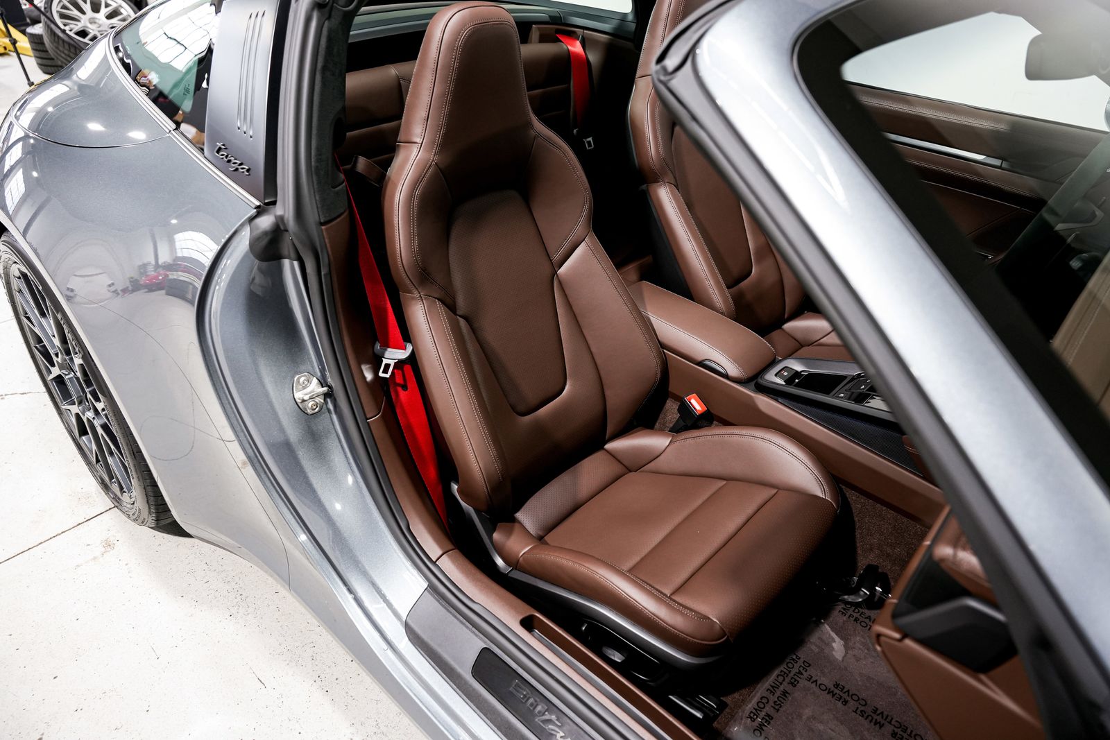 2025 Porsche 911 Targa 4 GTS — photo 32