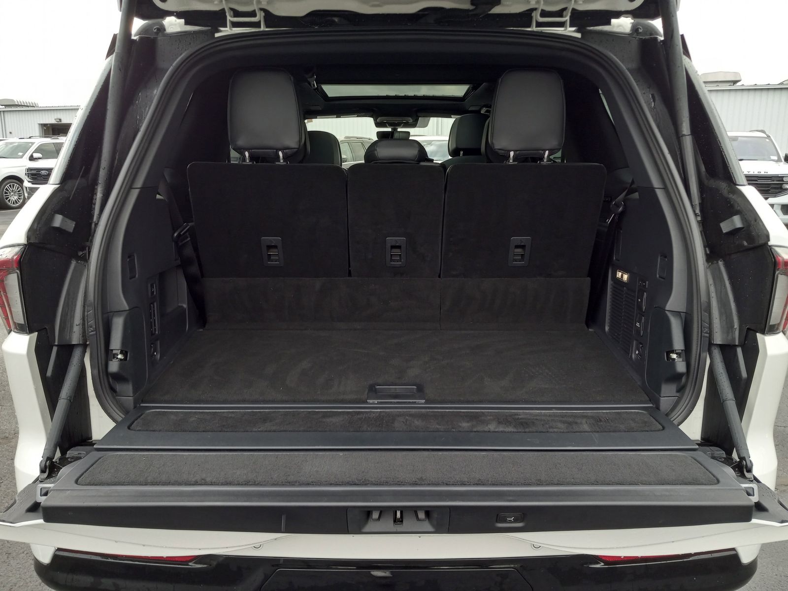 2025 Lincoln Navigator image 13