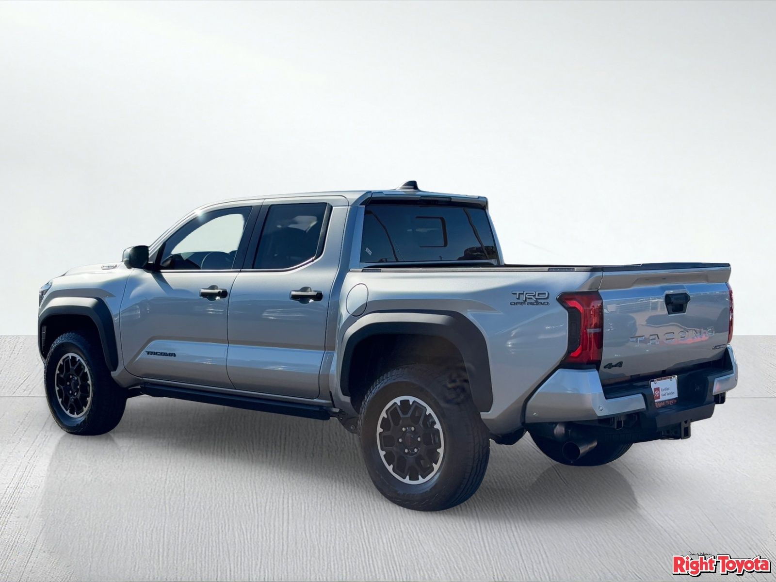 View vehicle photo 4