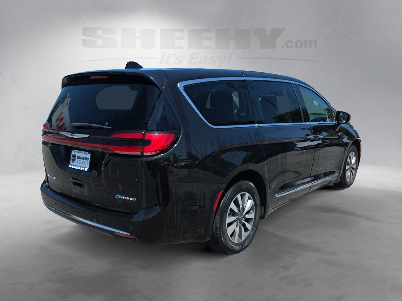 Used 2023 Black Chrysler Limited image 13