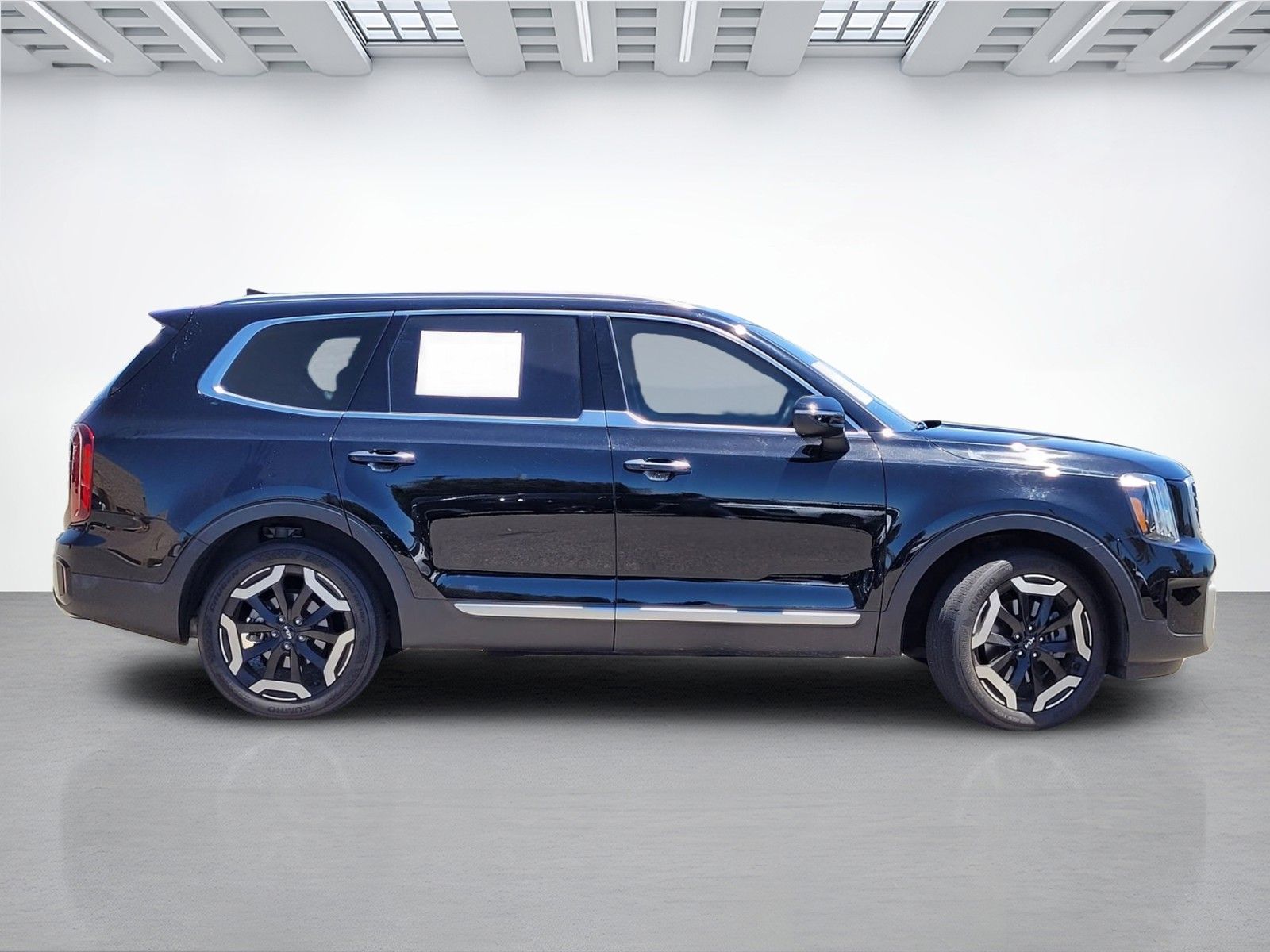 2024 Kia Telluride S - Photo 11