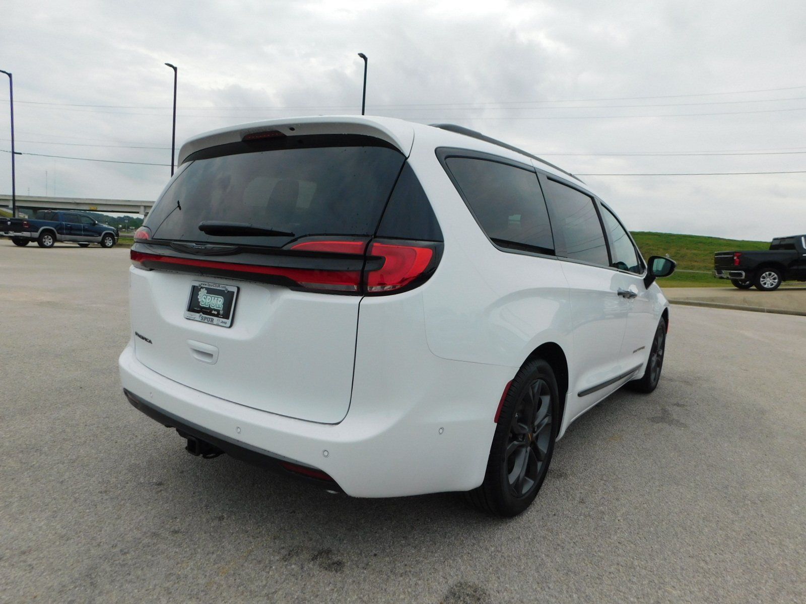 2024 Chrysler Pacifica Touring L 2