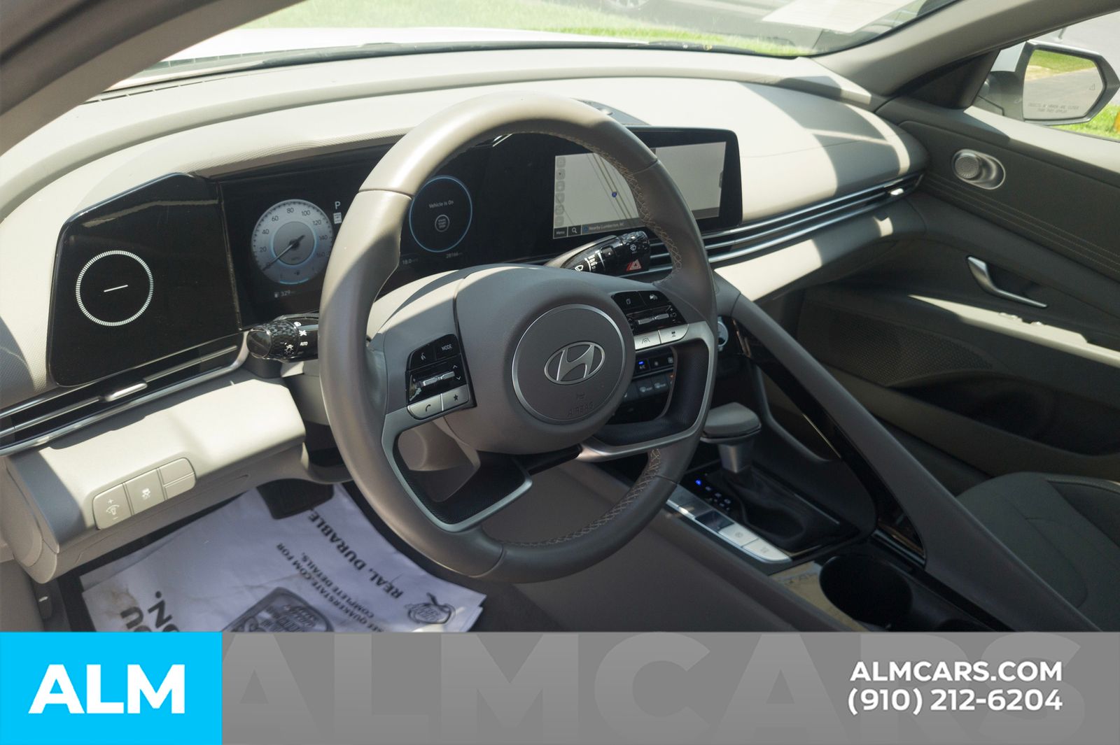 Used 2025 White Hyundai SEL Convenience image 14