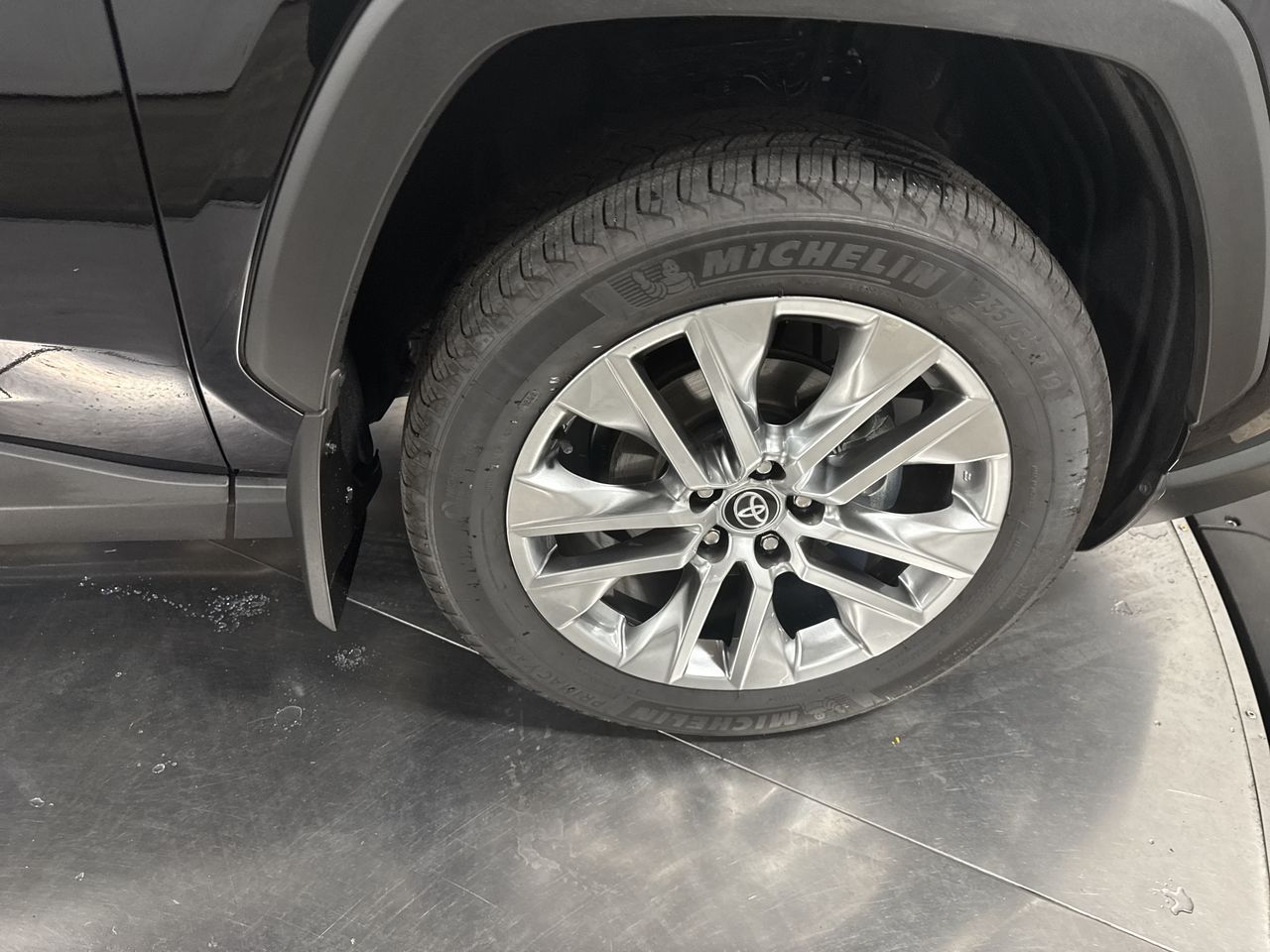 2025 Toyota RAV4 XLE Premium photo 11