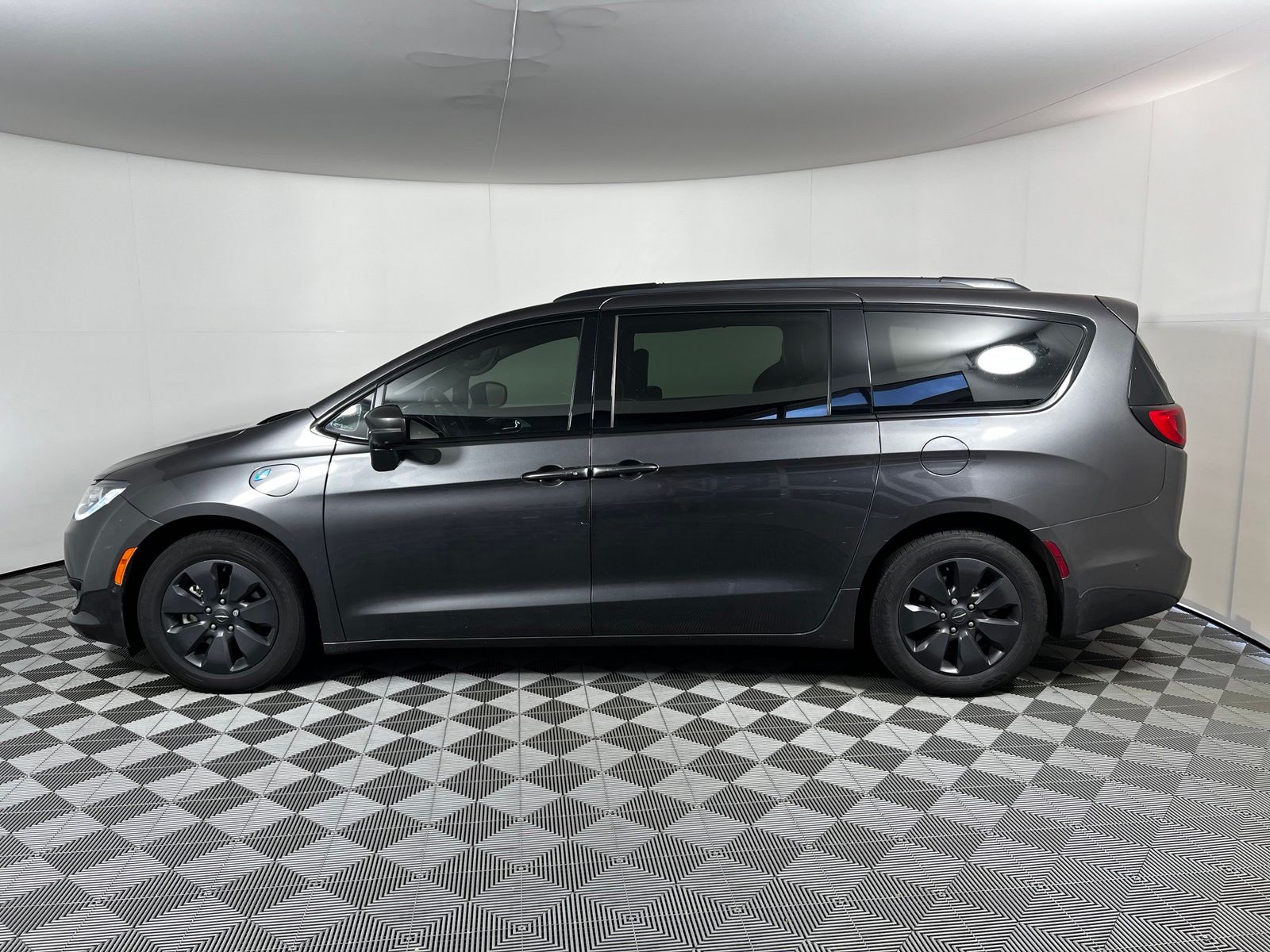 Thumbnail: 2019 Chrysler Pacifica - 8