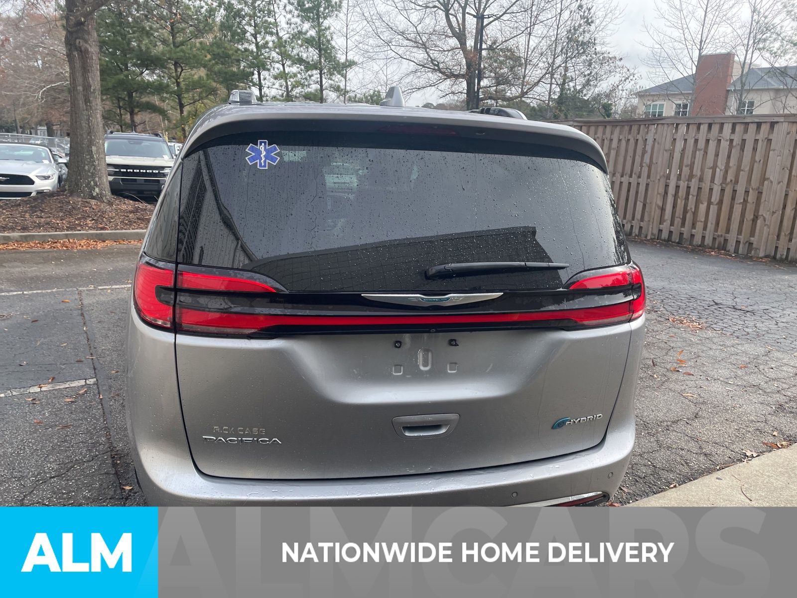2021 Chrysler Pacifica Hybrid Touring L photo 2