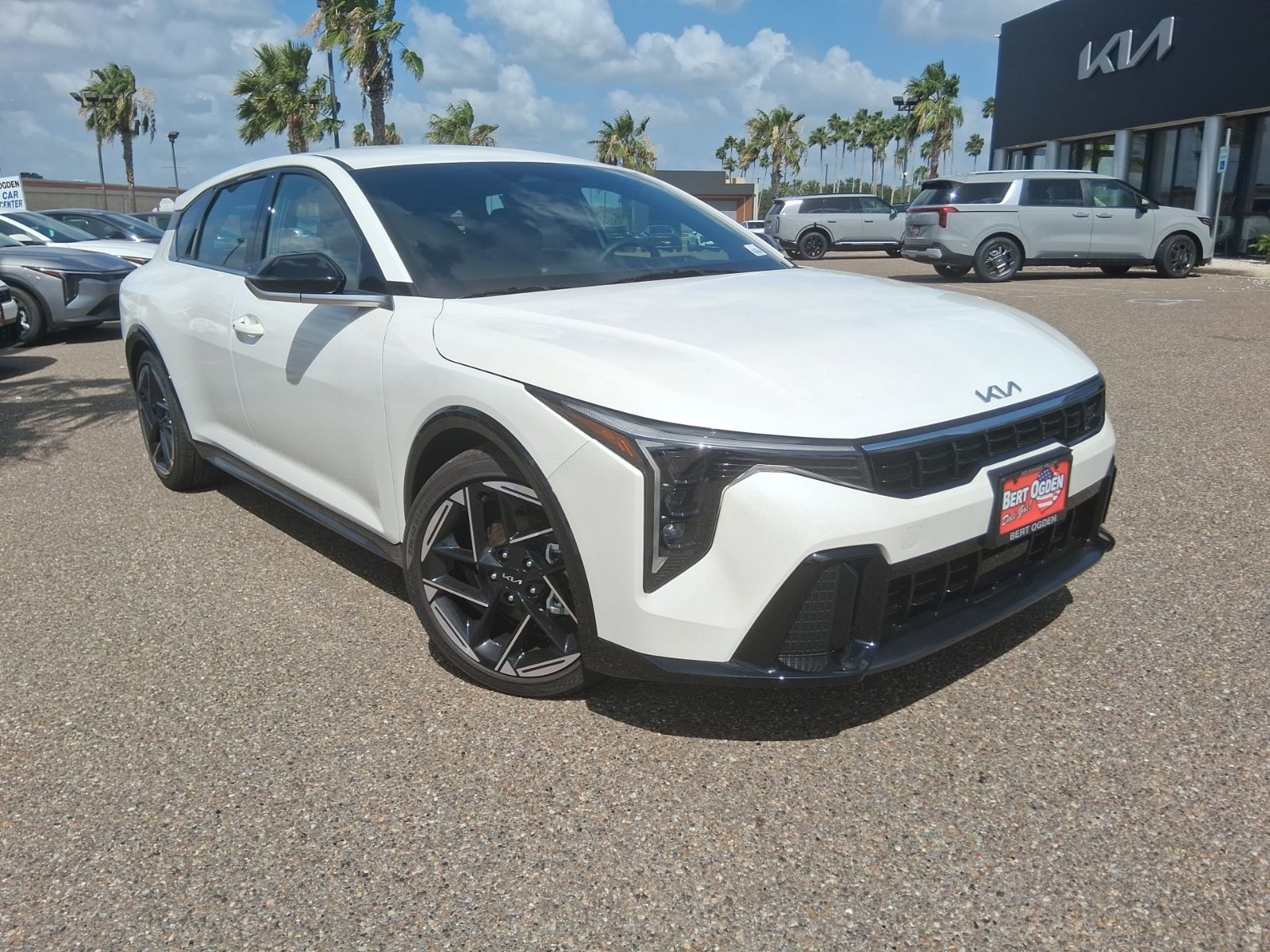 White Pearl 2026 Kia K4 Hatchback Hatchback Front-Wheel Drive Continuously Variable Transmission