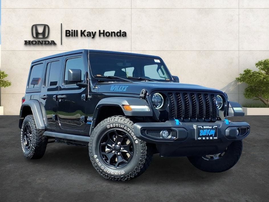 View vehicle photo 5