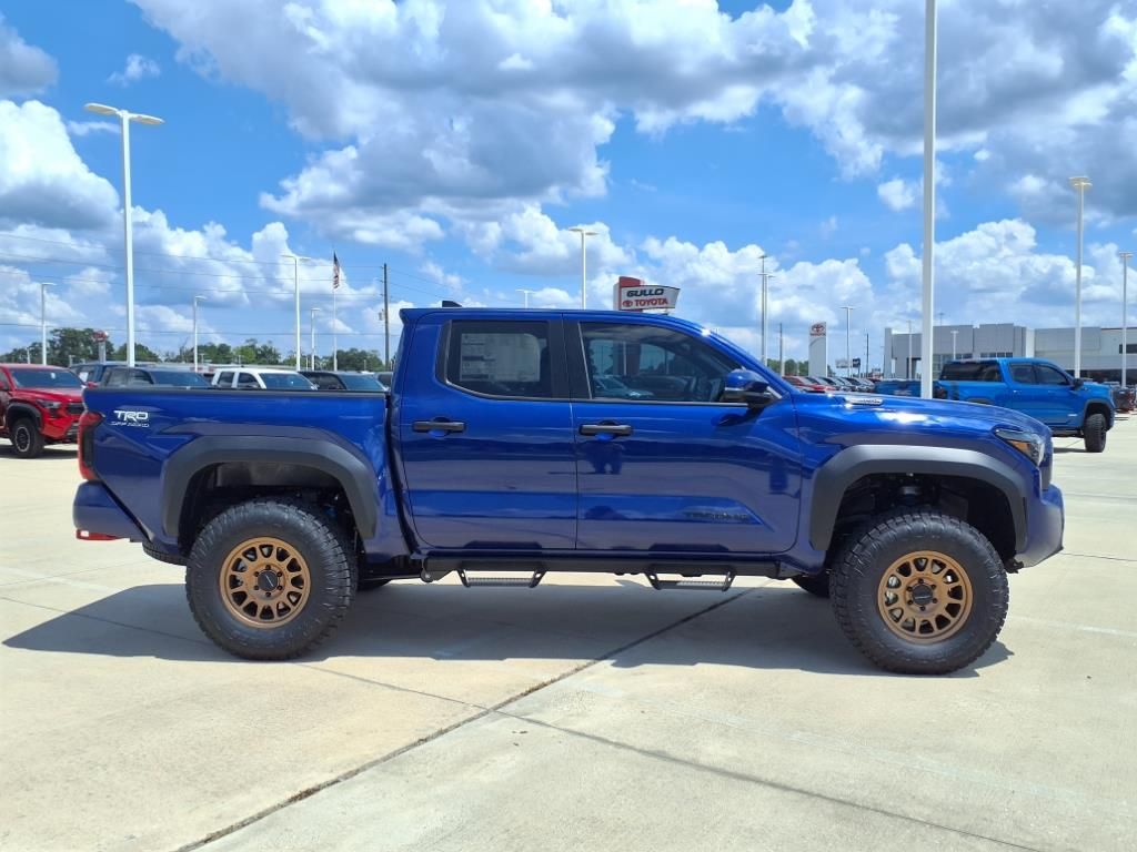 2025 Toyota Tacoma Hybrid TRD Off Road - 10
