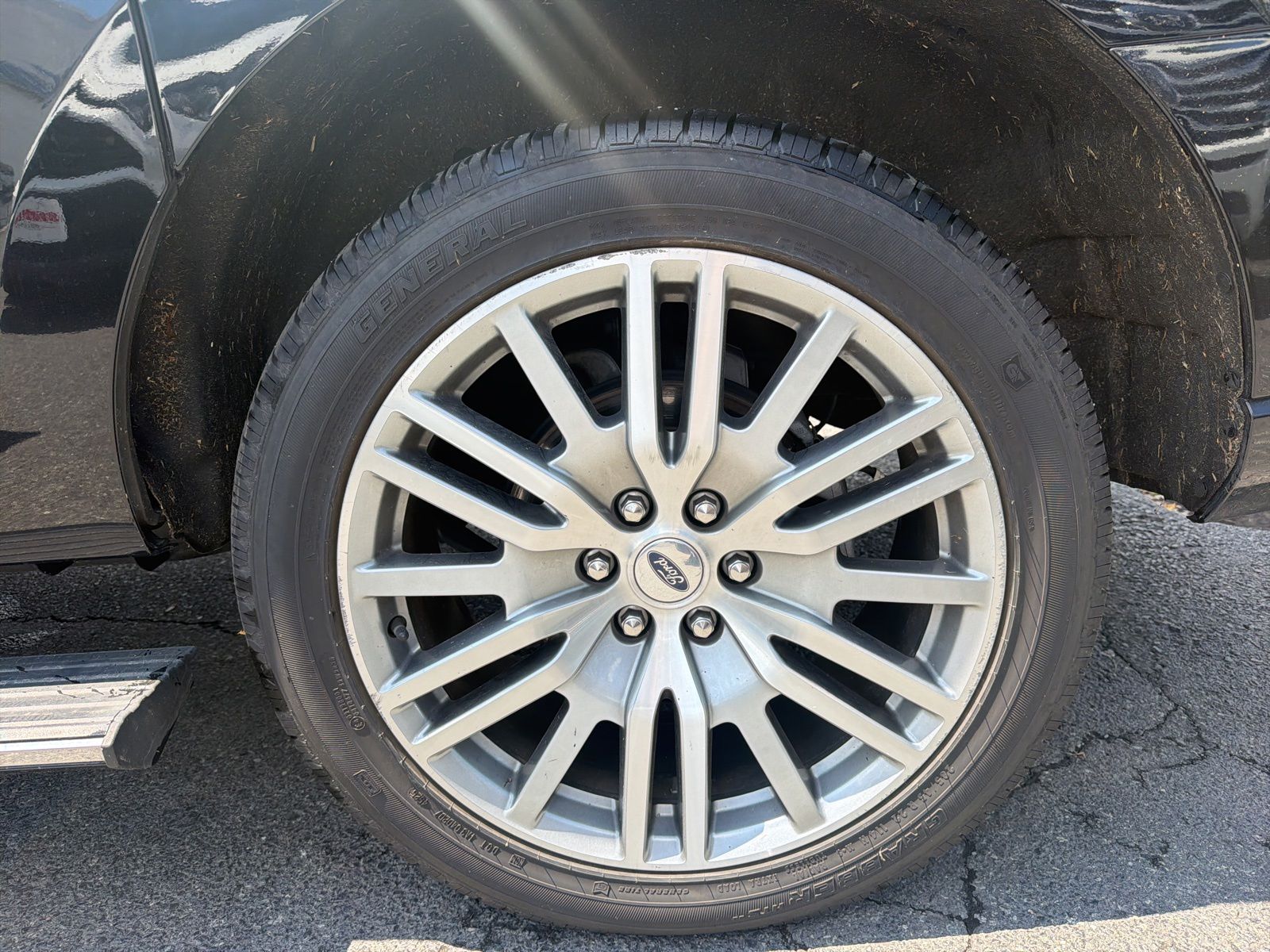 Used 2023 Black Metallic Ford Platinum image 25