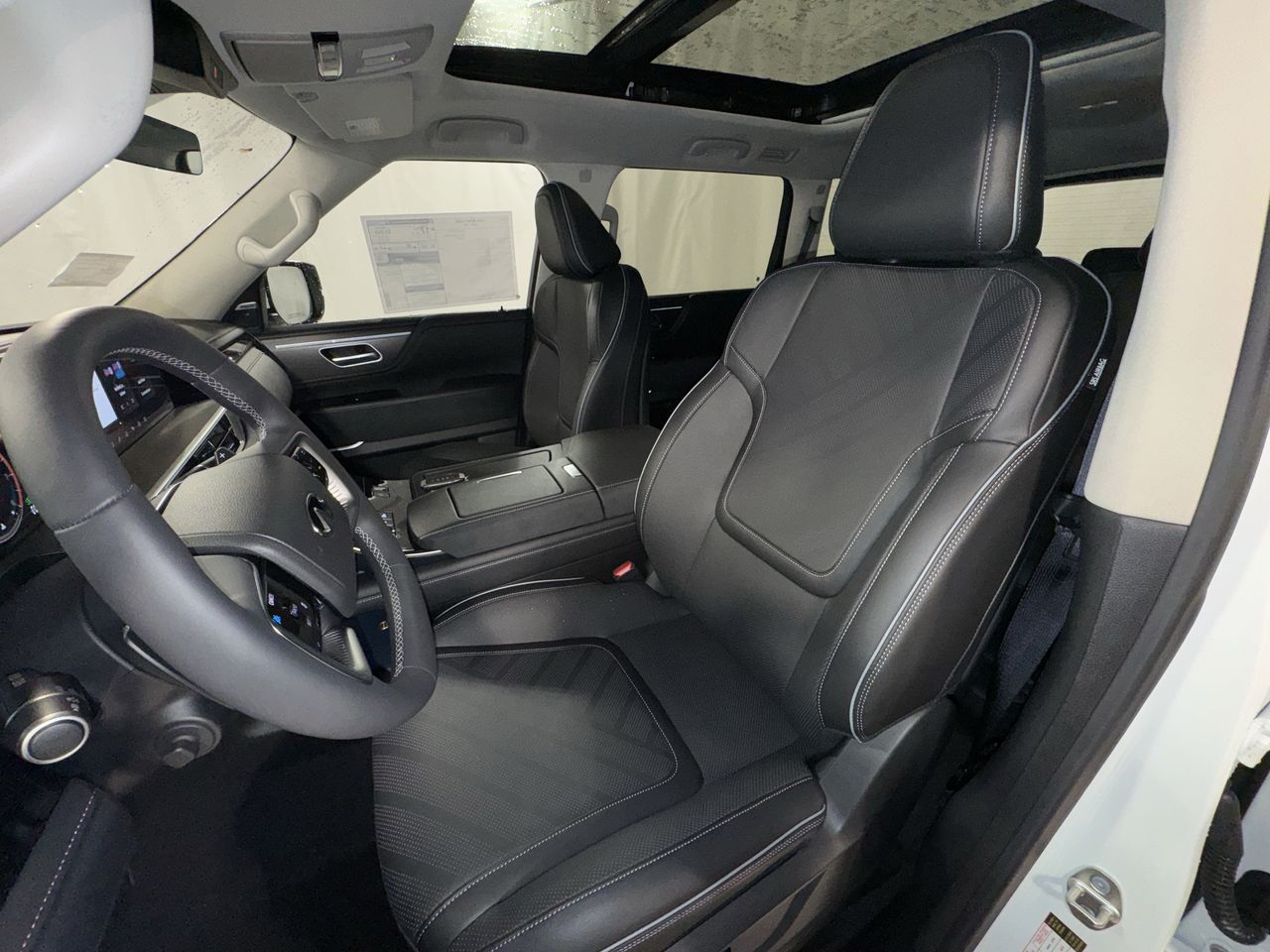 2025 Infiniti QX80 Luxe photo 12