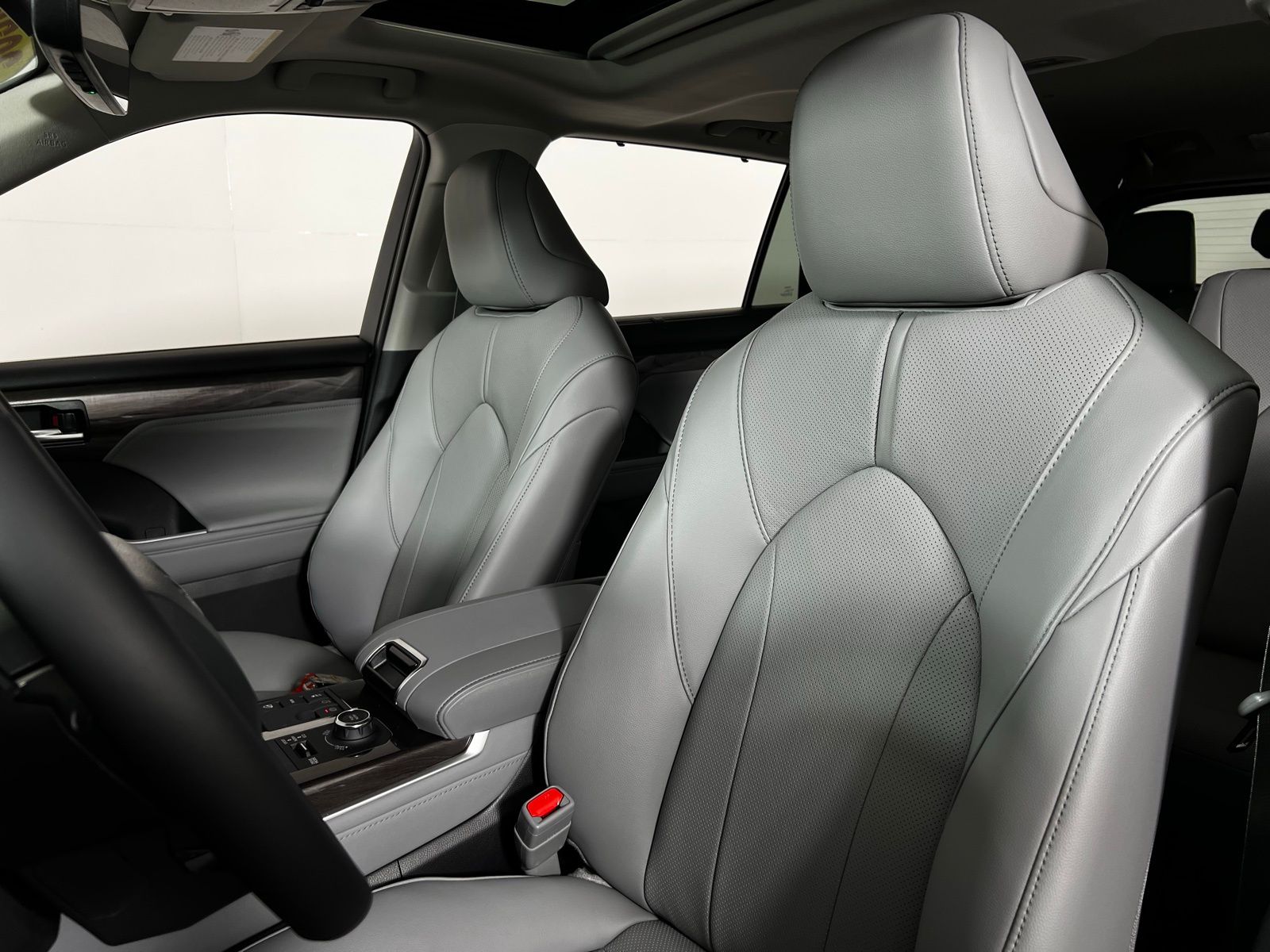 Thumbnail: 2026 Toyota Highlander - 13