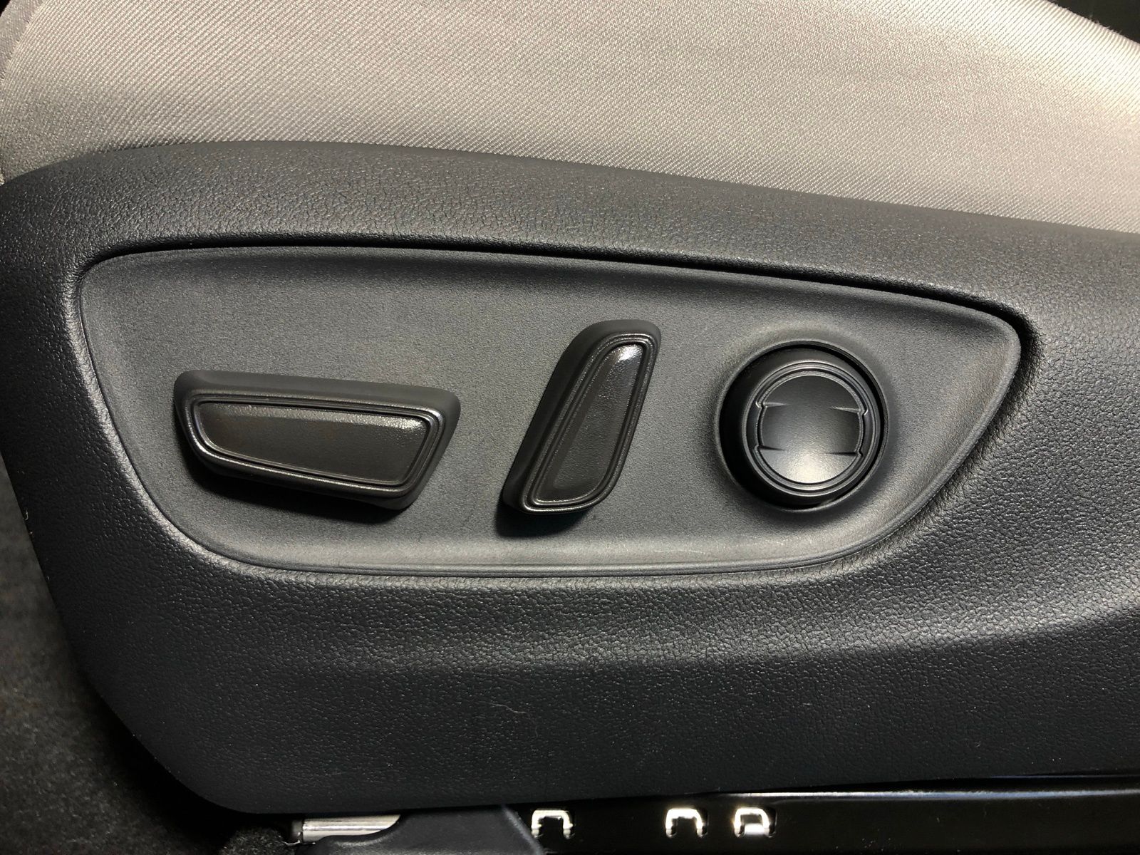 Thumbnail: 2025 Toyota RAV4 - 11