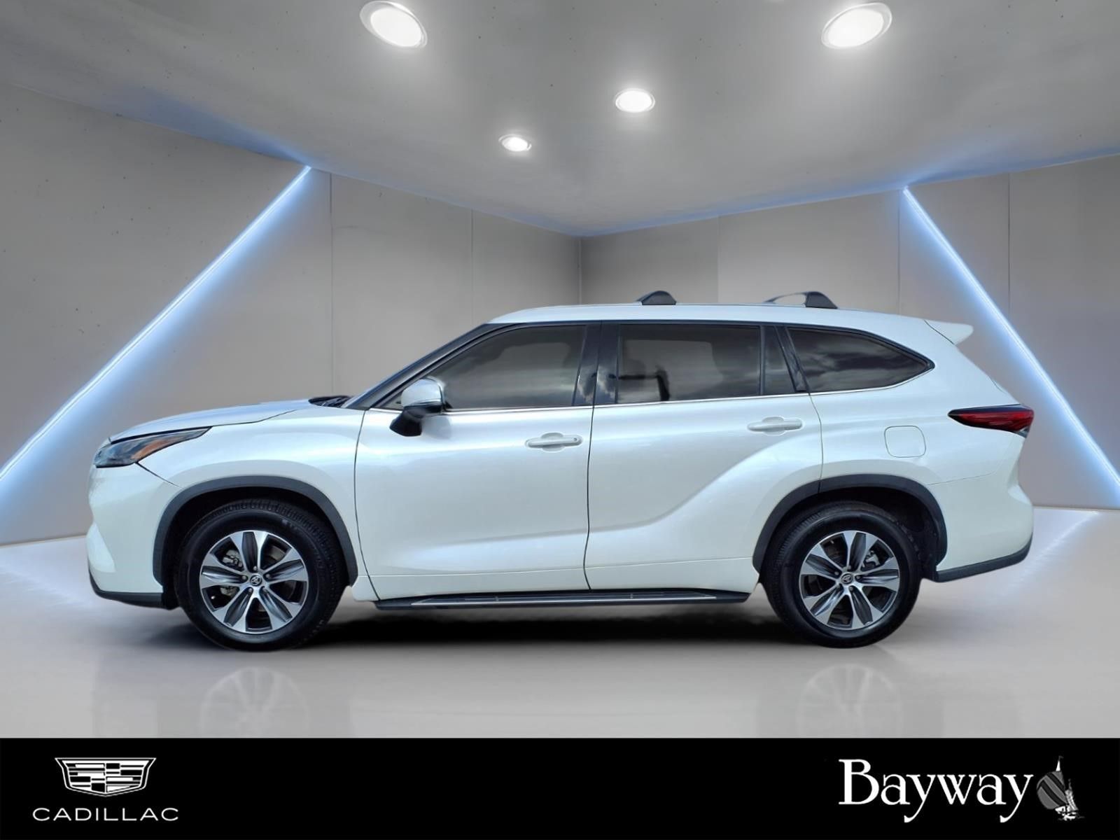 2021 Toyota Highlander XLE White at Toyota of Victoria