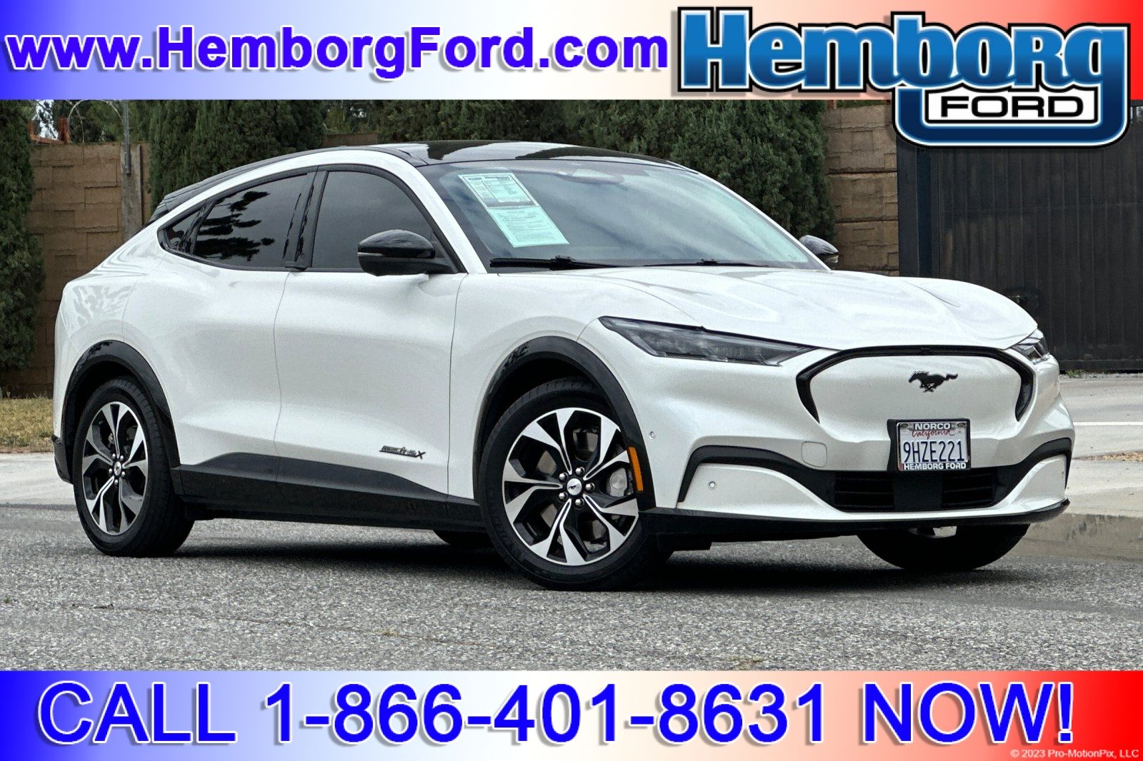 2023 Ford Mustang-Mach-e Premium's photo
