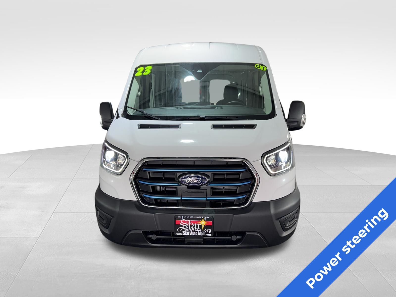 View vehicle photo 2