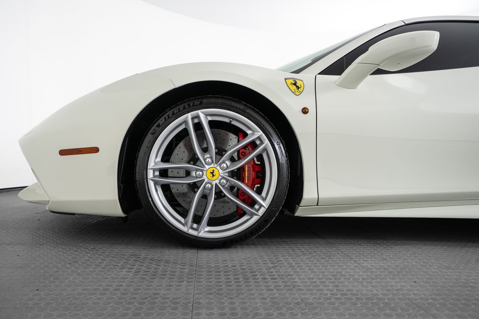 2019 Ferrari 488 Spider — full photo 41 of 43