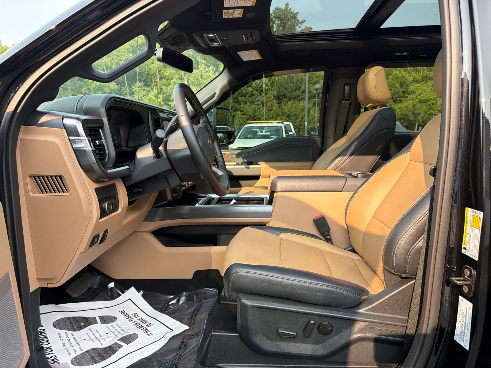 Certified Used 2025 Agate Black Metallic Ford Lariat image 9
