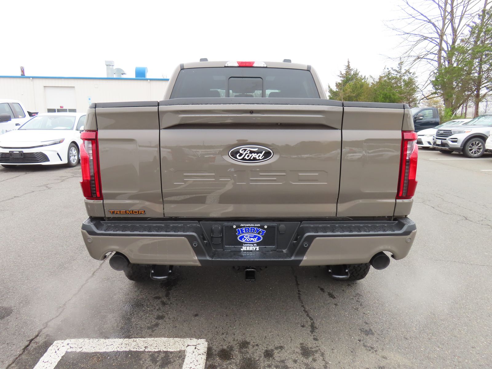 View vehicle photo 5