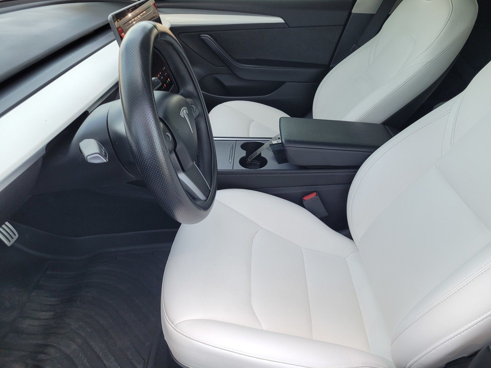 Used 2022  Tesla Performance image 21