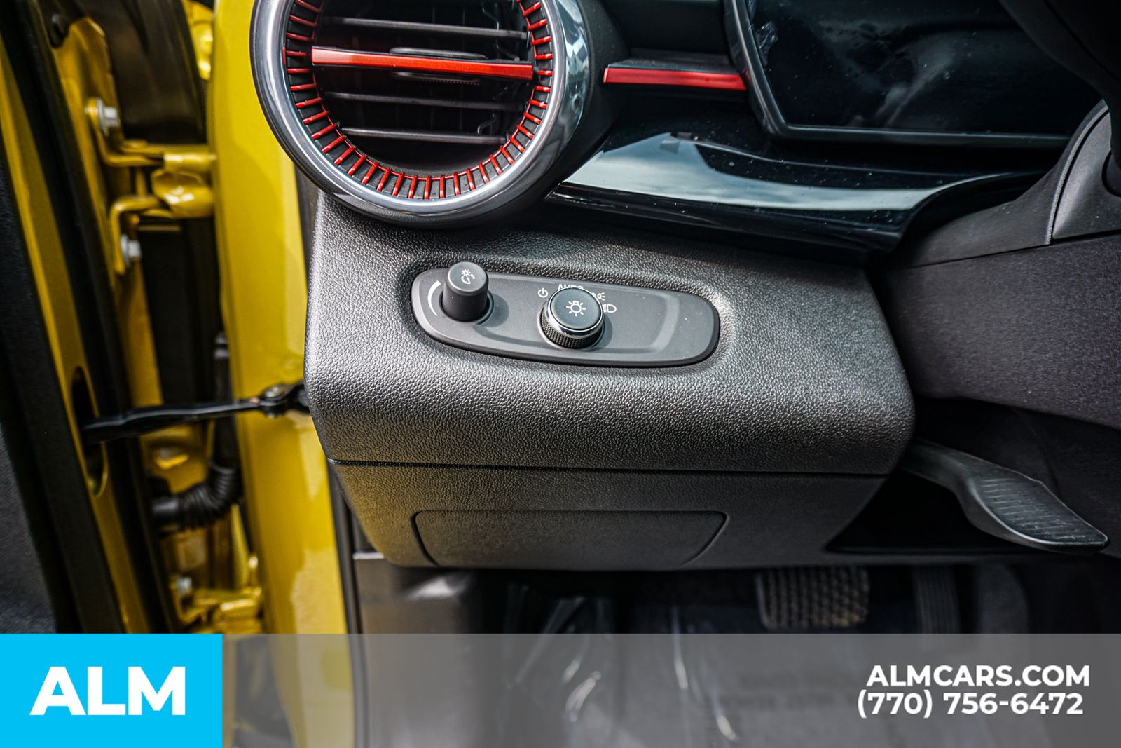 Used 2025 Yellow Chevrolet 2RS image 36
