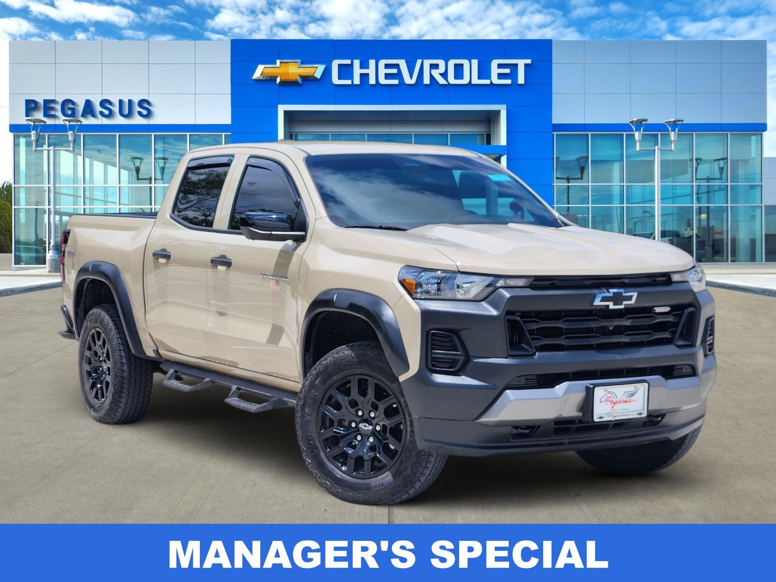 Sand Dune Metallic 2024 Chevrolet Colorado Trail Boss Crew Cab 4WD Pickup Truck Four-Wheel Drive 8-Speed Automatic