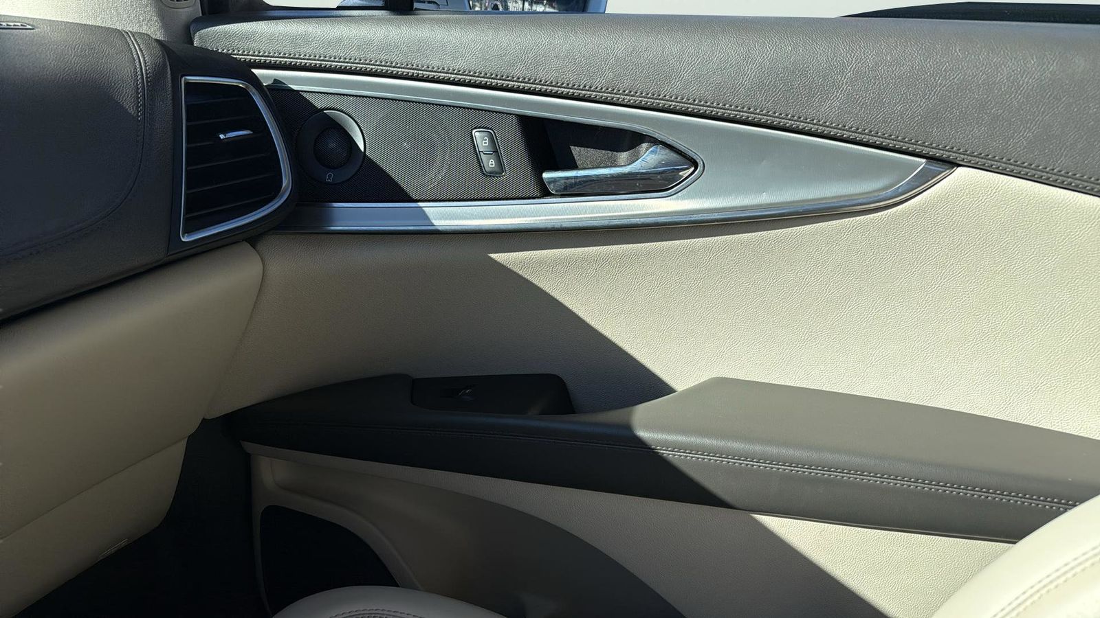 Used Car 2019 Lincoln Nautilus  Reserve For Sale Under $25,000 In Austin, Texas