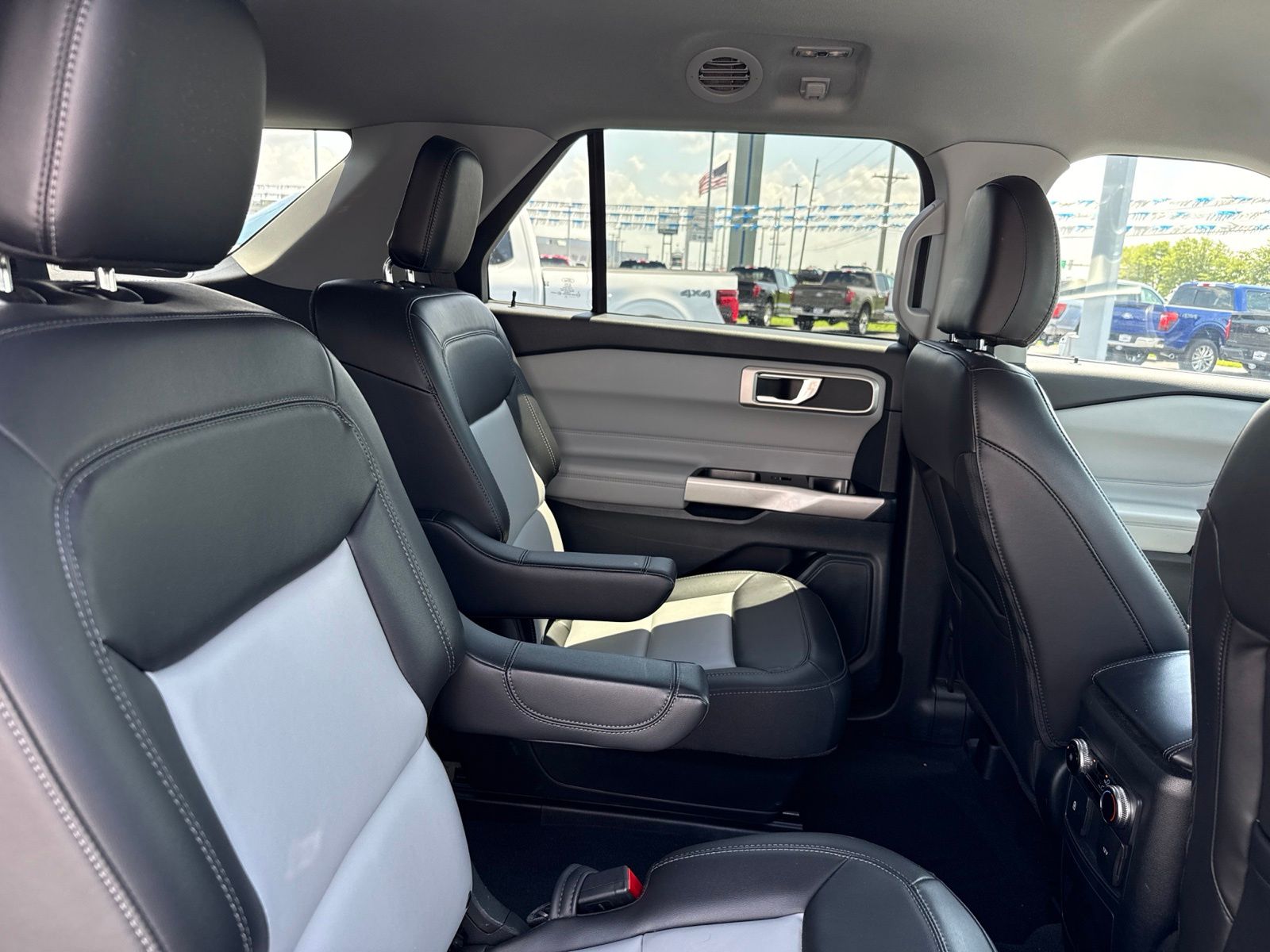 2024 Ford Explorer image 17