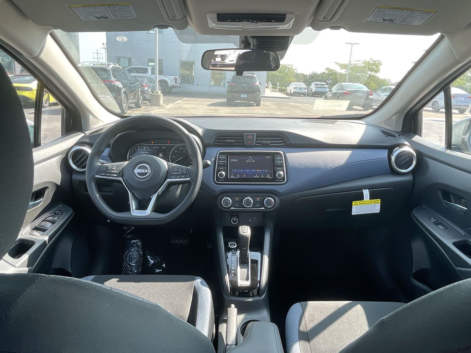 2024 Nissan Versa 1.6 SV 23